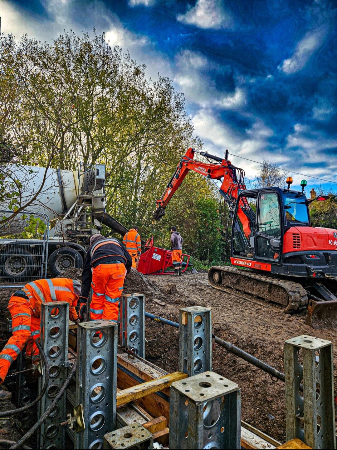 It’s been a swinging concrete around type of day. Retaining wall, reinforced, shuttering.