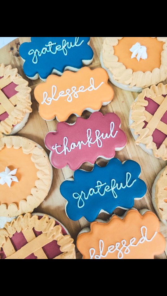 Happy Thanksgiving to all our family,friends and clients who become family. We hope you are feeling as grateful, thankful and blessed as we do. Eat up so you can enjoy your treats.
.
.
#cookies#cookielady#thanksgivingcookies #thanksgivingdessert #pinellascounty