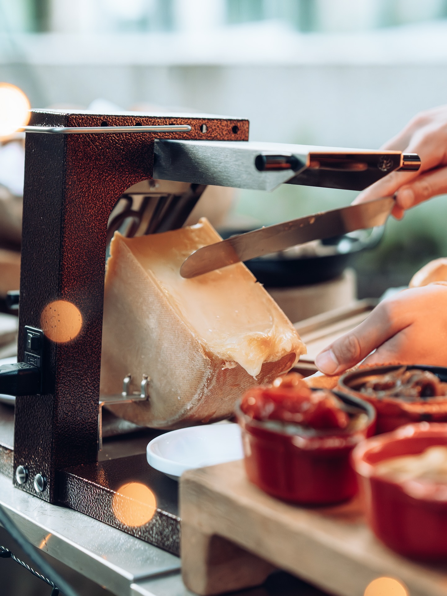 Our raclette is ready… so, are you? 🧀✨ Melted cheese, warm vibes, and the ultimate comfort food for cold days. Gather your friends and let’s make this winter unforgettable.
#CheeseLovers #WinterComfort #RacletteTime
