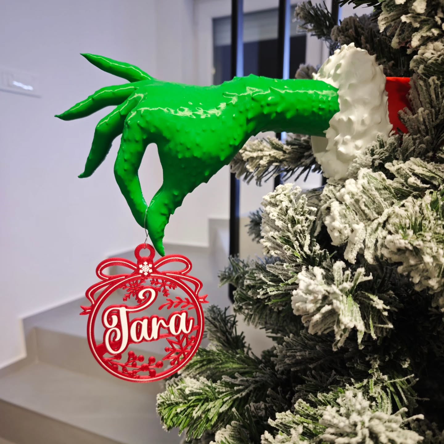The Grinch is in town! 💚🎄
Who’s the naughty one?
Tag them, gift them, expose them! 😜
#grinchmas #personaliziraniobeski #pikadizajn #bozicniokraski #divača