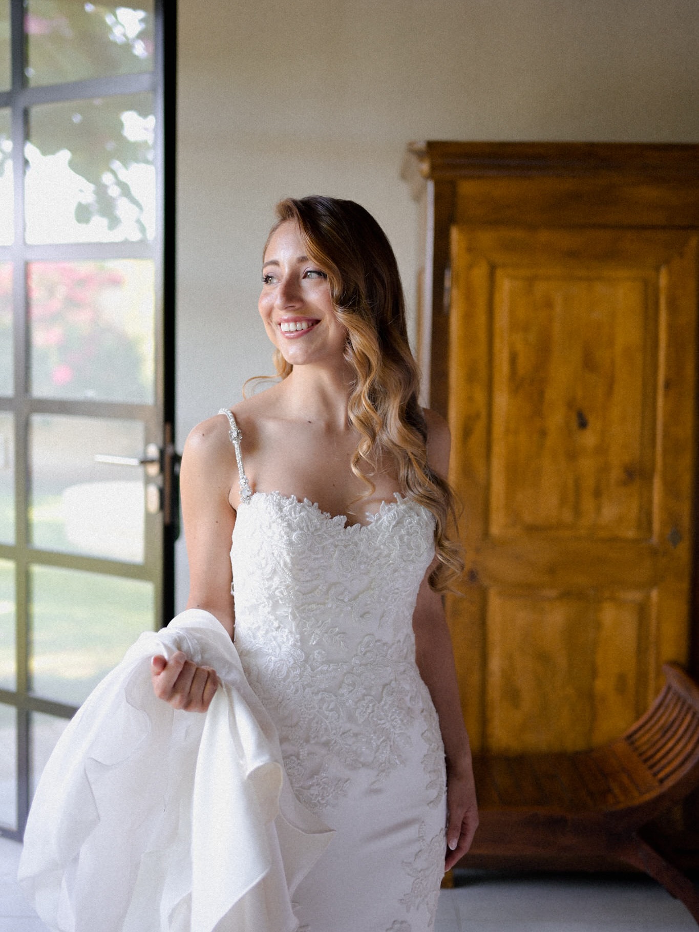 “Wearing my wedding dress wasn’t just about feeling beautiful. It was about being part of something meaningful. Knowing that it could help girls gain their freedom made the day even more special. Thank you, Brides Do Good, for the amazing work you do for girls everywhere.”
Our real bride Laura couldn’t have expressed it better. This is why we celebrate everytime we help our brides find their dream gown. It’s not only about feeling your most beautiful on your wedding day, but also about adding deeper meaning to your love story.
📸 @jb.manzo
💄 @wedding_morenoygarrido