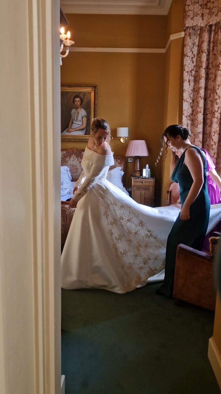 To celebrate love is so special! 🤍
Thank you for trusting me to capture it all. Thank you both - @beckymayingram & @smith.matthew.1492 . These memories will last for so long. And it is as unique as you are.
Next day phone reel. To relive fresh memories.
St Paul's Church, Bedford
@izzy_hair_makeup
@rosehipbespoke
@paulandrewsuits
@rachellambdesign
@nataliejweddings
@timthetoastmaster
#wedding #contentcreator #weddingreel