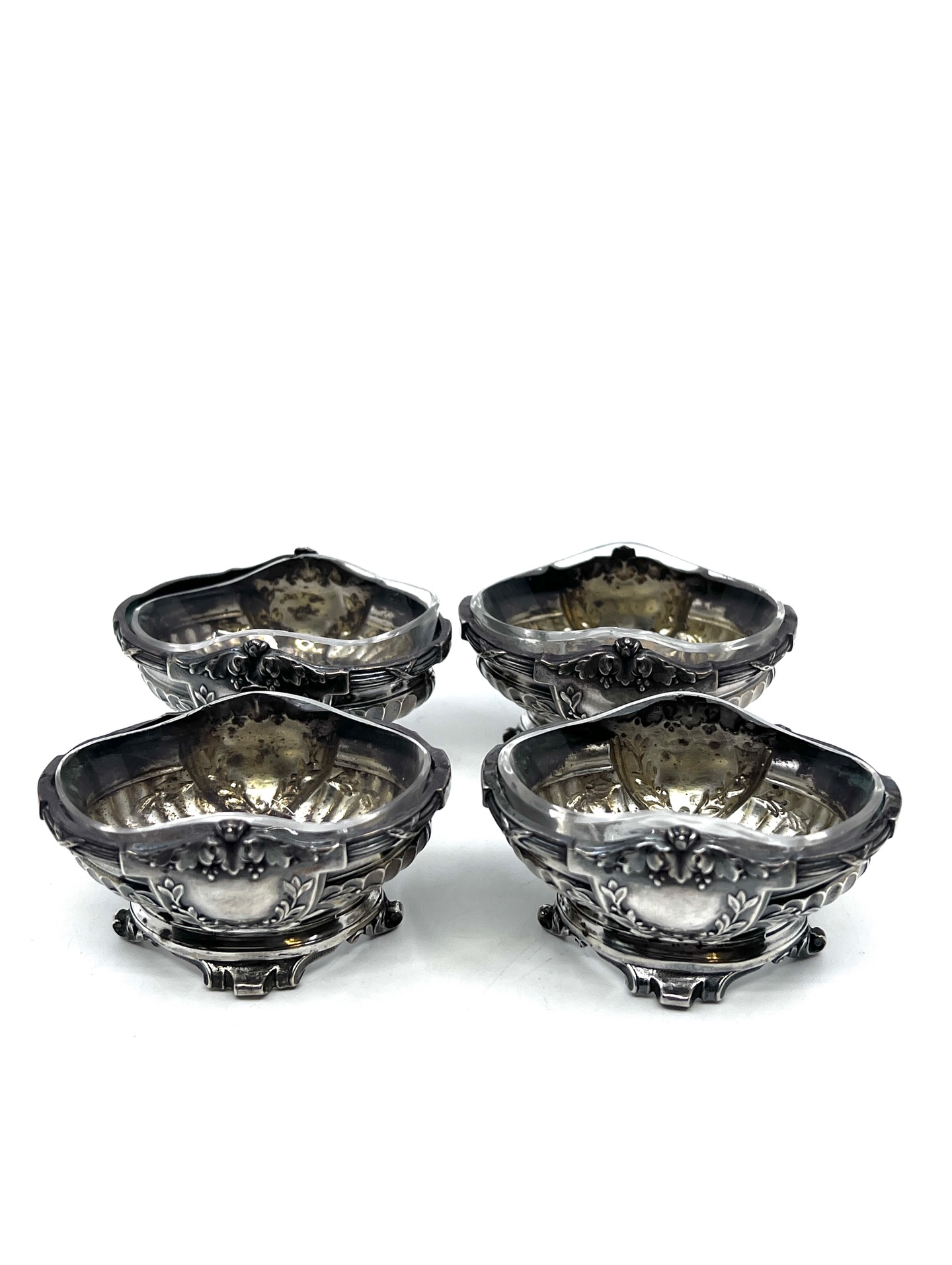 A beautifully detailed set of four antique French silver open salts, each fitted with its original hand-blown glass liner. 🇫🇷✨
Richly decorated in the Louis XVI style, these salts feature shield cartouches, floral garlands, laurel swags, and finely cast scroll feet — classic motifs of late-19th-century French silver workshops.
The heavy gauge silverwork and meticulously chased details make them a standout on any table. Use them traditionally for salt, or reimagine them for spices, sauces, or even jewelry presentation trays. Pieces this ornate — and in a complete matched set of four — are increasingly hard to find.
Perfect for collectors of French silver or lovers of refined table décor.
DM for details 🤍
⸻
#FrenchSilver #AntiqueSilver #OpenSalts #SilverCollectibles #LouisXVIStyle Tablescape FrenchAntiques DecorativeArts MartineBoreAntiques PeriodSilver 19thCenturySilver AntiqueTableware SilverLovers HeirloomQuality