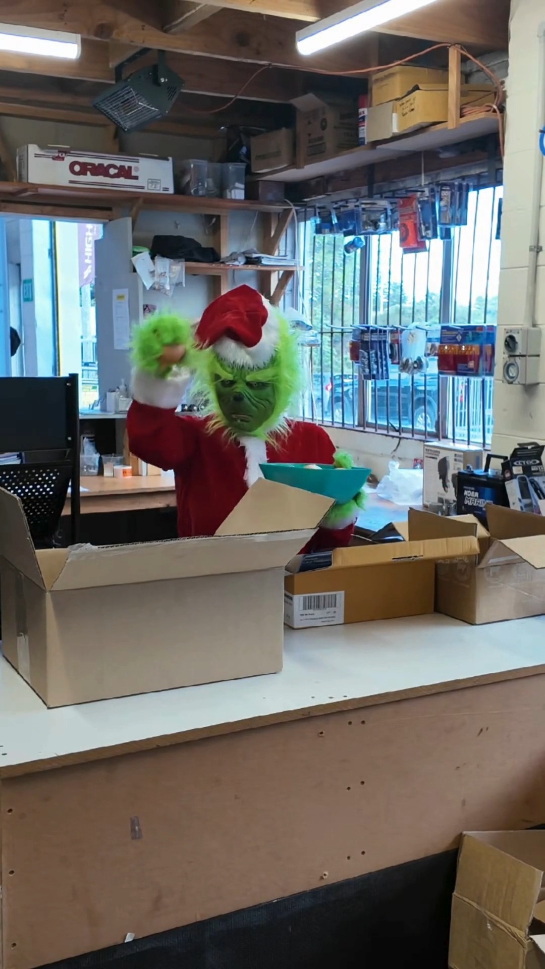 Check out our online store for everything trailer parts and more! Be aware.. The Grinch is feeling generous, one onion per order! 🎁🧅 Who’s getting lucky today?
#aakronxpress #grinchmas #christmasdeals #trailersforsale #boatingnz
