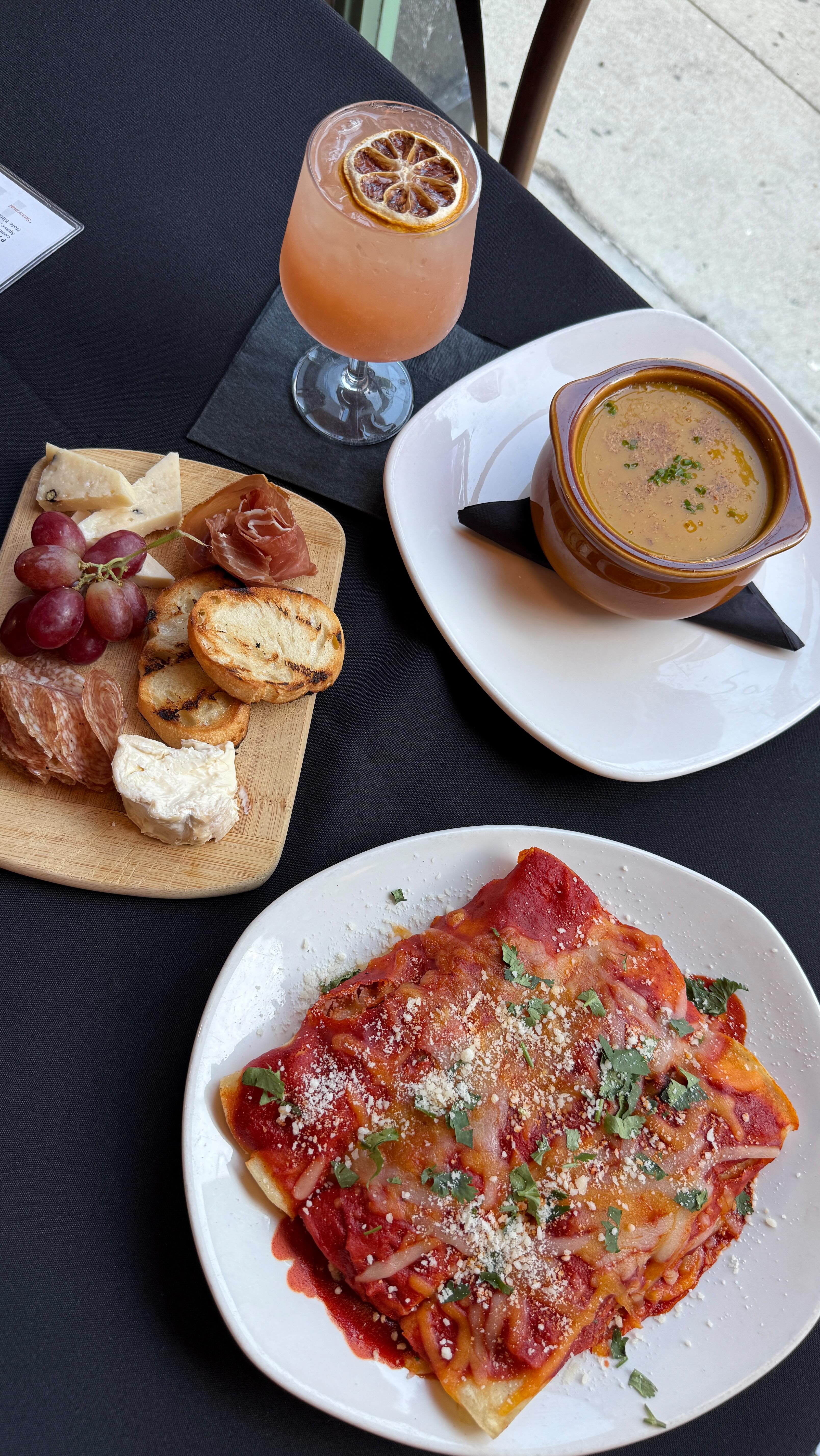 We don’t play favorites… and neither will you once you see the menu. 😉
.
.
.
#TheCarveryLB #MenuGoals #LongBeachDining #FoodLovers #DTLB