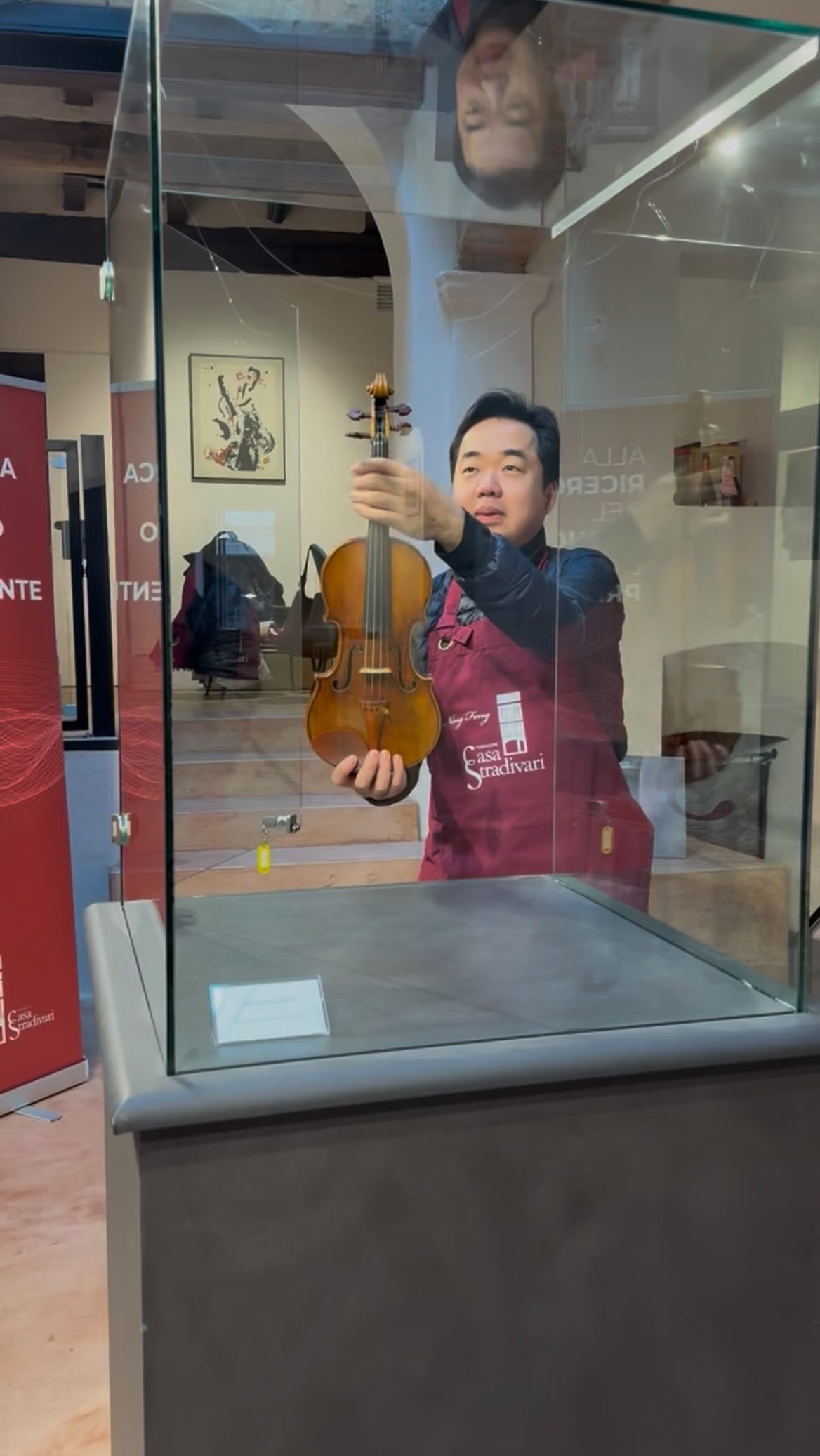 @ningfengviolin a Casa Stradivari!
Un’emozione unica averlo come Artista in Residenza.
@ningfengviolin at Casa Stradivari!
A unique thrill to have him as our Artist in Residence.
#NingFeng #FabriziovonArx #CasaStradivari #Cremona #Violin