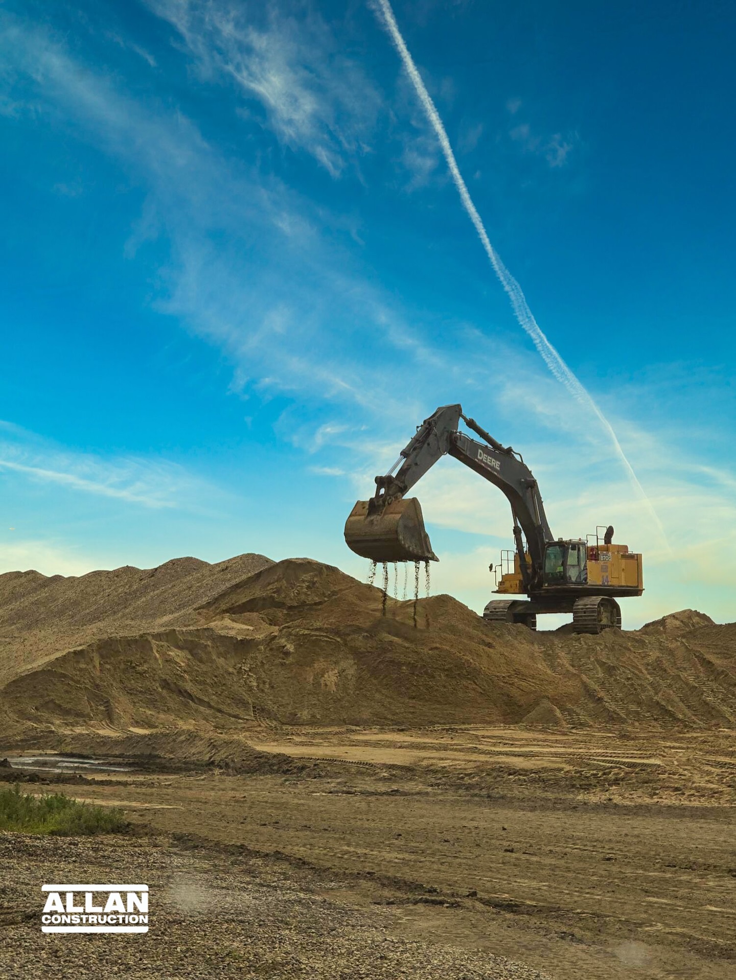 Excavators use hydraulic power and careful balance to move heavy loads safely, even on steep hillsides.
#AllanConstruction #Excavators #Earthmoving