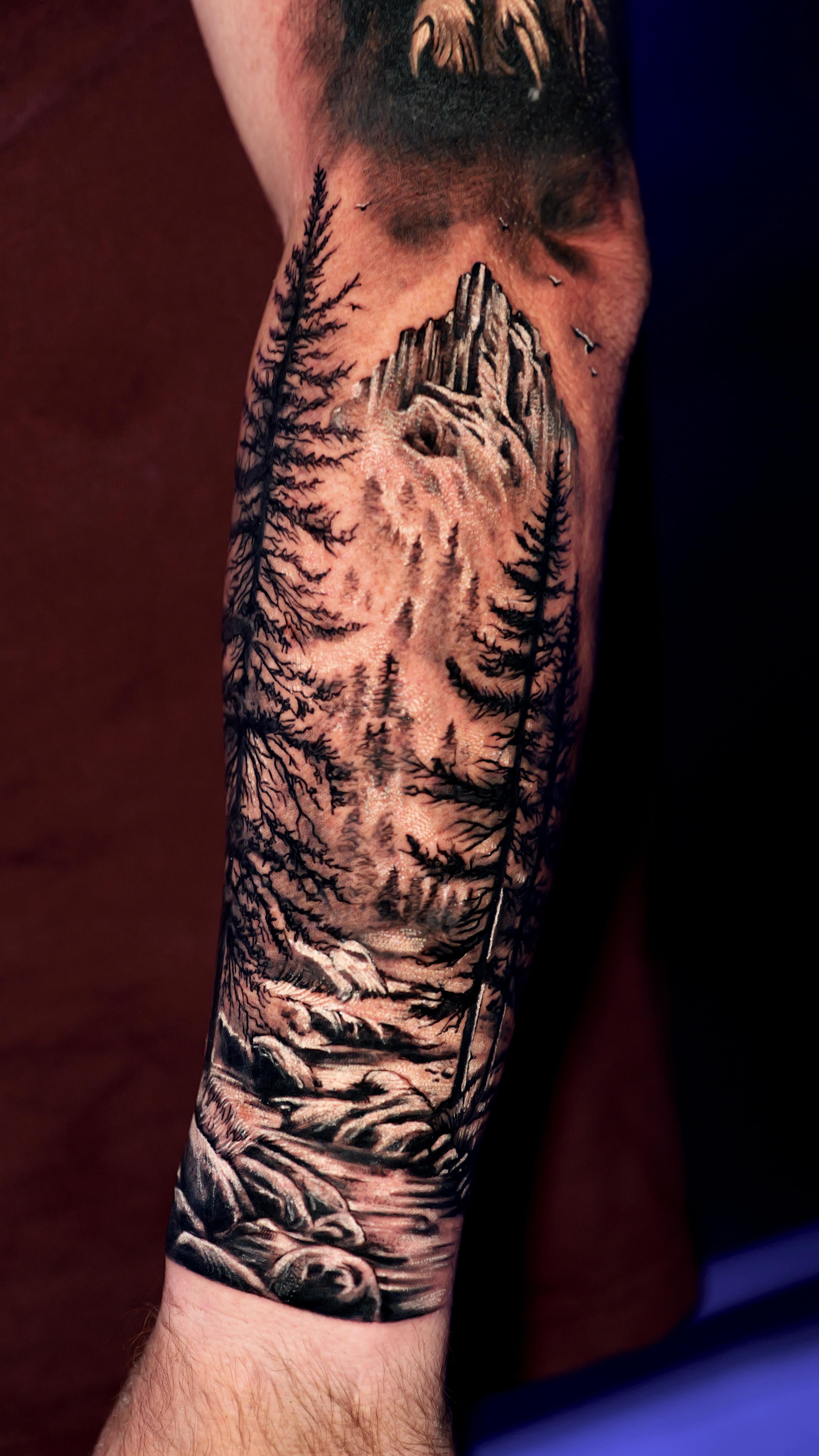 You don’t need a new tattoo.
You need the right one.
Let’s talk:
💬 Book your free consultation at www.thirstyforink.com
📞 938-666-6977
📍Huntsville, Alabama
.
.
.
.
.
#tattooculture #tattoo #huntsville