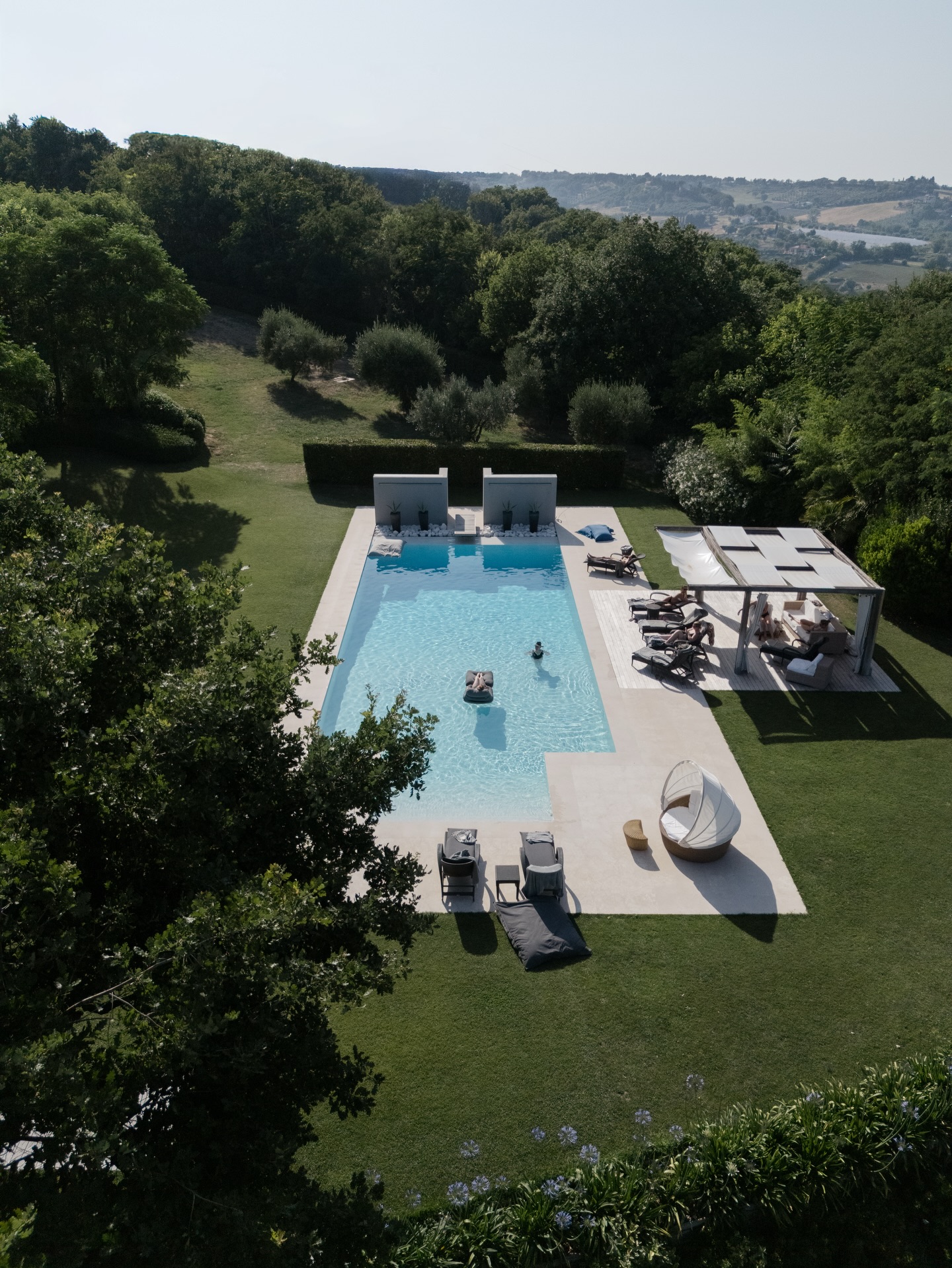 Ice cream and prosecco by the pool?
Yes, please!