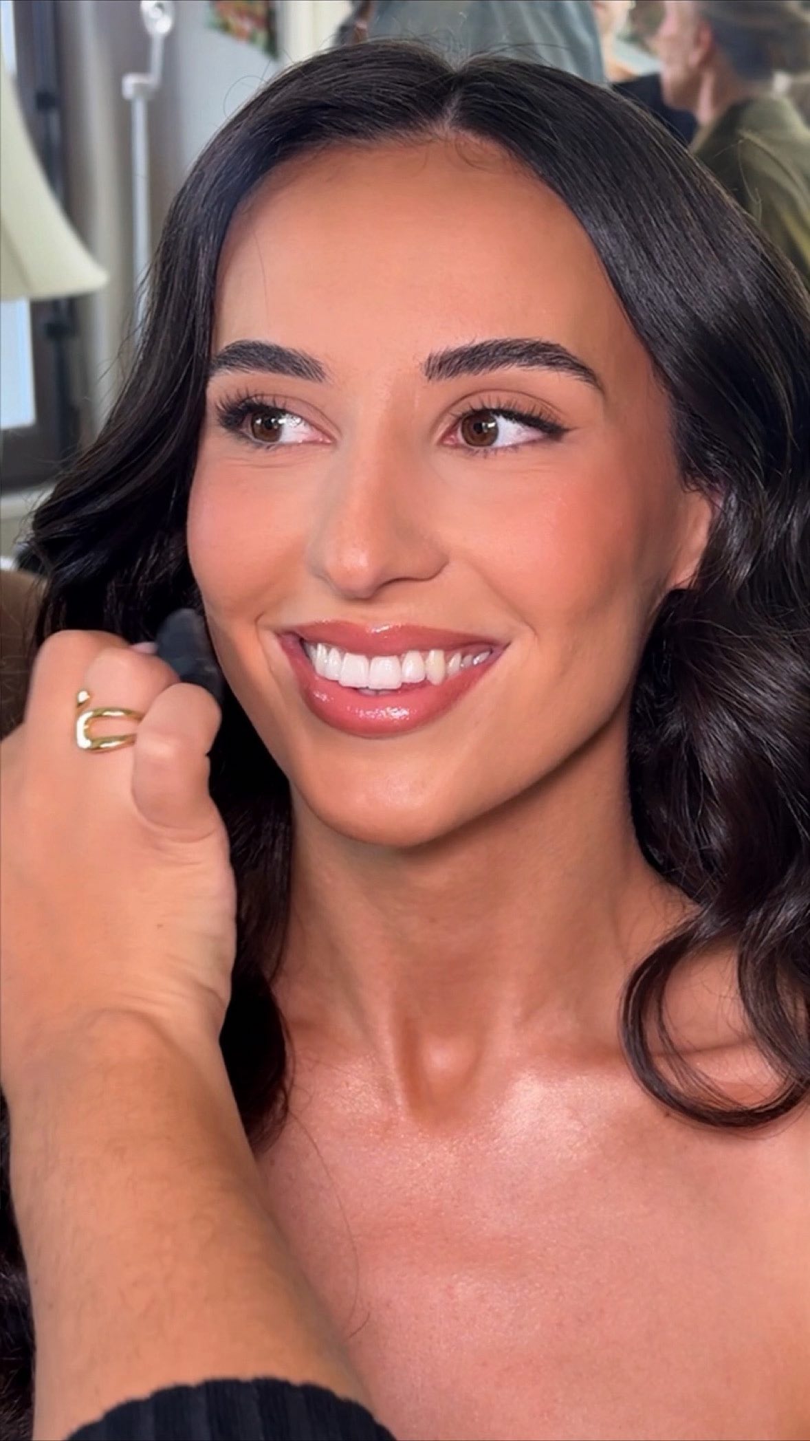 Iām convinced there isnāt a look that @ellieserres canāt pull off! We essentially stayed with the same style of makeup but completely changed the tones from pinks to rosey-bronze and it made all the difference for this stunning wedding day makeup at Oheka Castle.
Which one do you prefer? Pink or Bronze?!
Link in bio for all special events & wedding inquiries
#longislandmakeupartist #longislandbride #longislandbridalmakeupartist #longislandmakeupandhair #weddingday #newyorkmakeupartist #bridalmakeup #weddingideas #makeupideas #bride #weddingtips #makeuptips #weddinginspo #makeupinspo #destinationmakeupartist #northforklongisland #montauk #montaukmakeupartist #makeuptutorial #bronzeymakeup #naturalmakeup #glowymakeup #larkfieldmanor
Long Island Makeup Artist Long Island Wedding Makeup Long Island Bridal Makeup
New York Bride to be