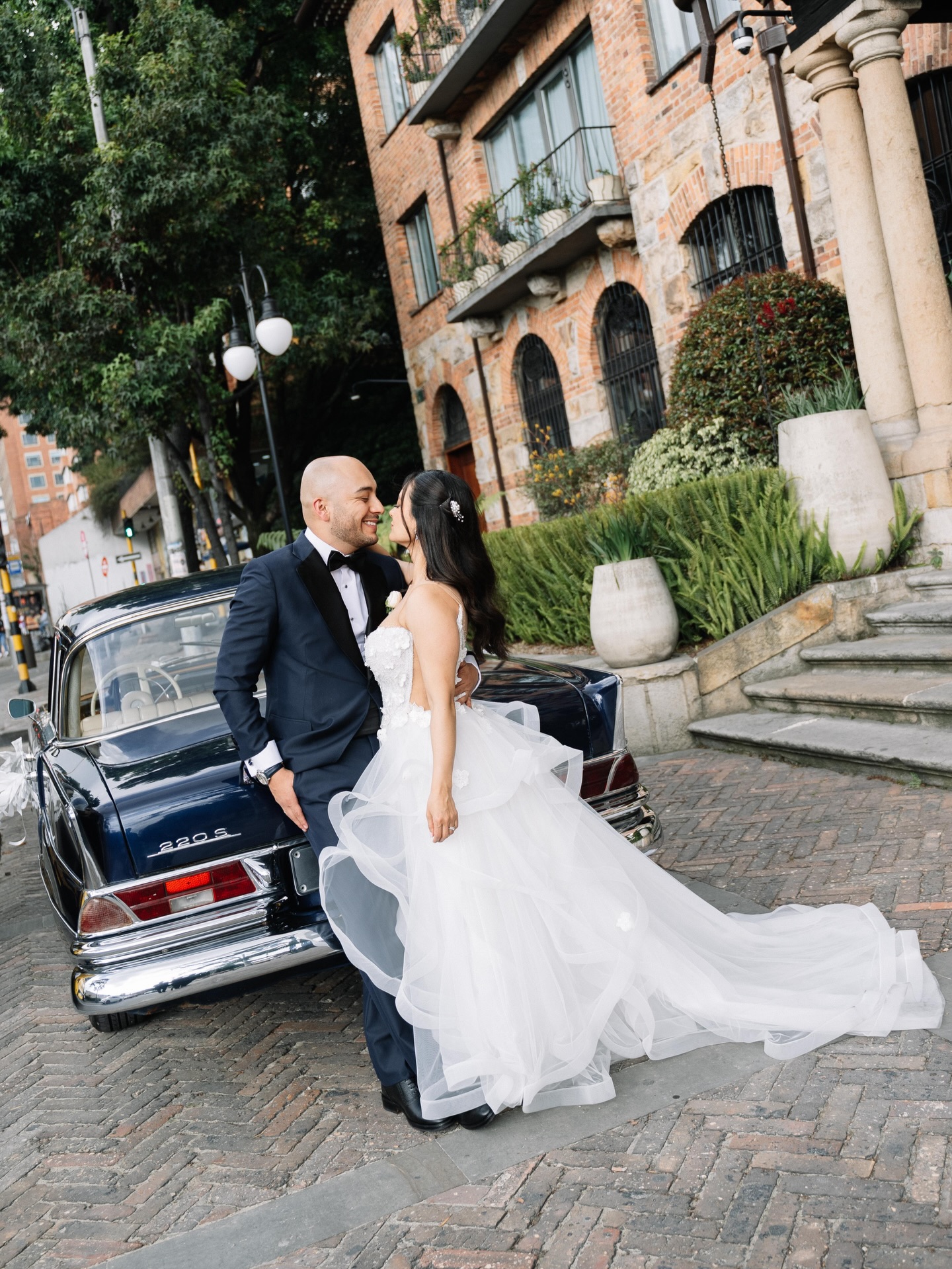 Clásico, íntimo y eterno. Así se ve el amor de Eli y Cris 💙
Lugar @fscasamedina
Vestido @riveracouture
Fotografía y vídeo @dorisyjulian.photovideo
Traje novio @lordbydavidcarvajal
#bodasbogota #fourseasonshotel #fourseasonshotelbogota #weddingphotographybogota #fotografosdebodasbogota