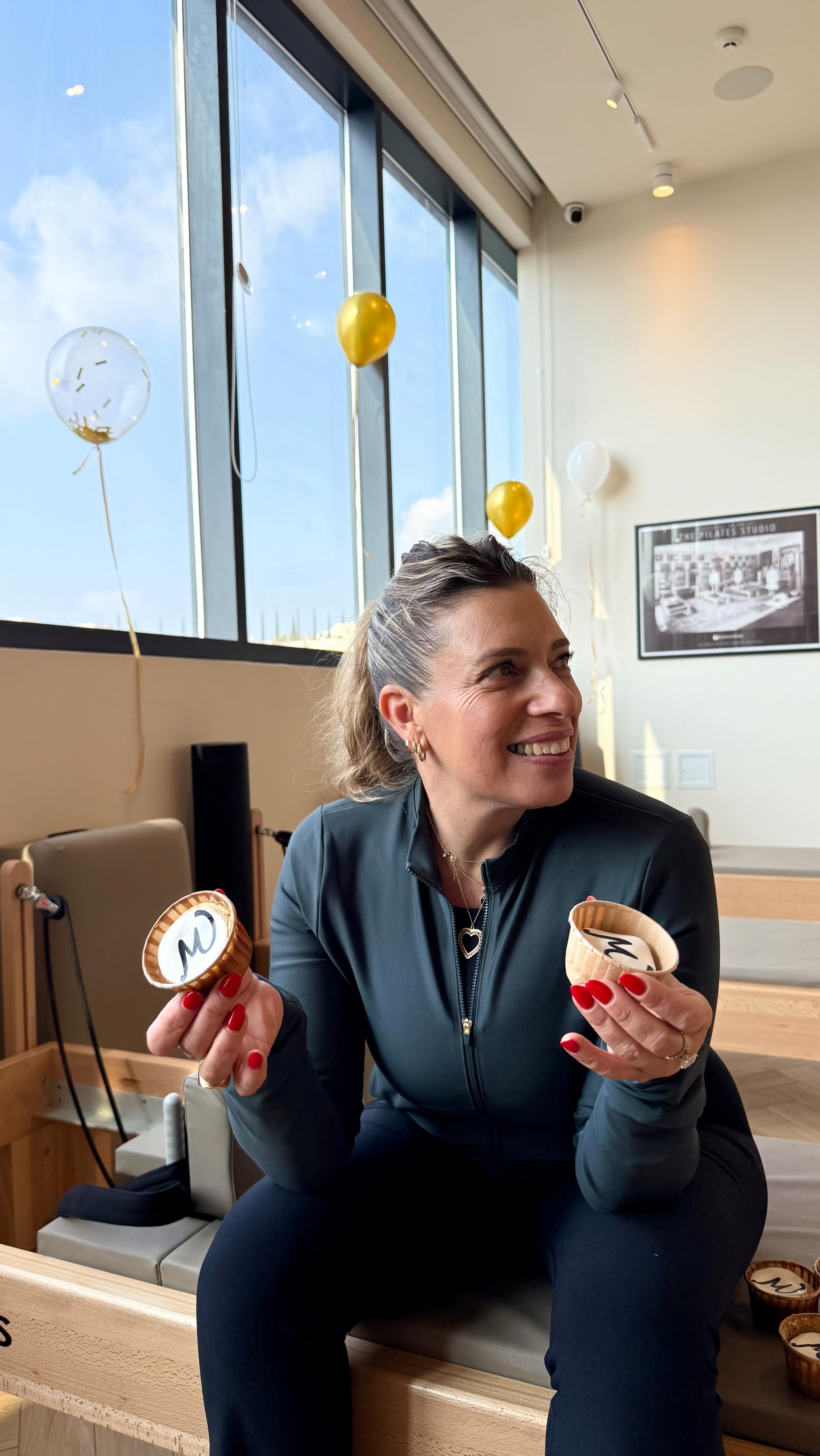  לפני כמה שנים הכרתי את תחום הפילאטיס והתאהבתי בו! לפני שנה וקצת, קיבלתי החלטה - לפתוח מקום משל עצמי, עם המתאמנים שלי והדרך שלי ואחרי שנה זה הזמן להגיד לכם תודה! תודה שאתם בוחרים בנו בכל יום מחדש, תודה למאמנות המדהימות שלנו ותודה על הזכות לעשות את מה שאני הכי אוהבת בכל בוקר מחדש וזה לפגוש אתכם בסטודיו! לעוד הרבה שנים יחד✨🥂🍾