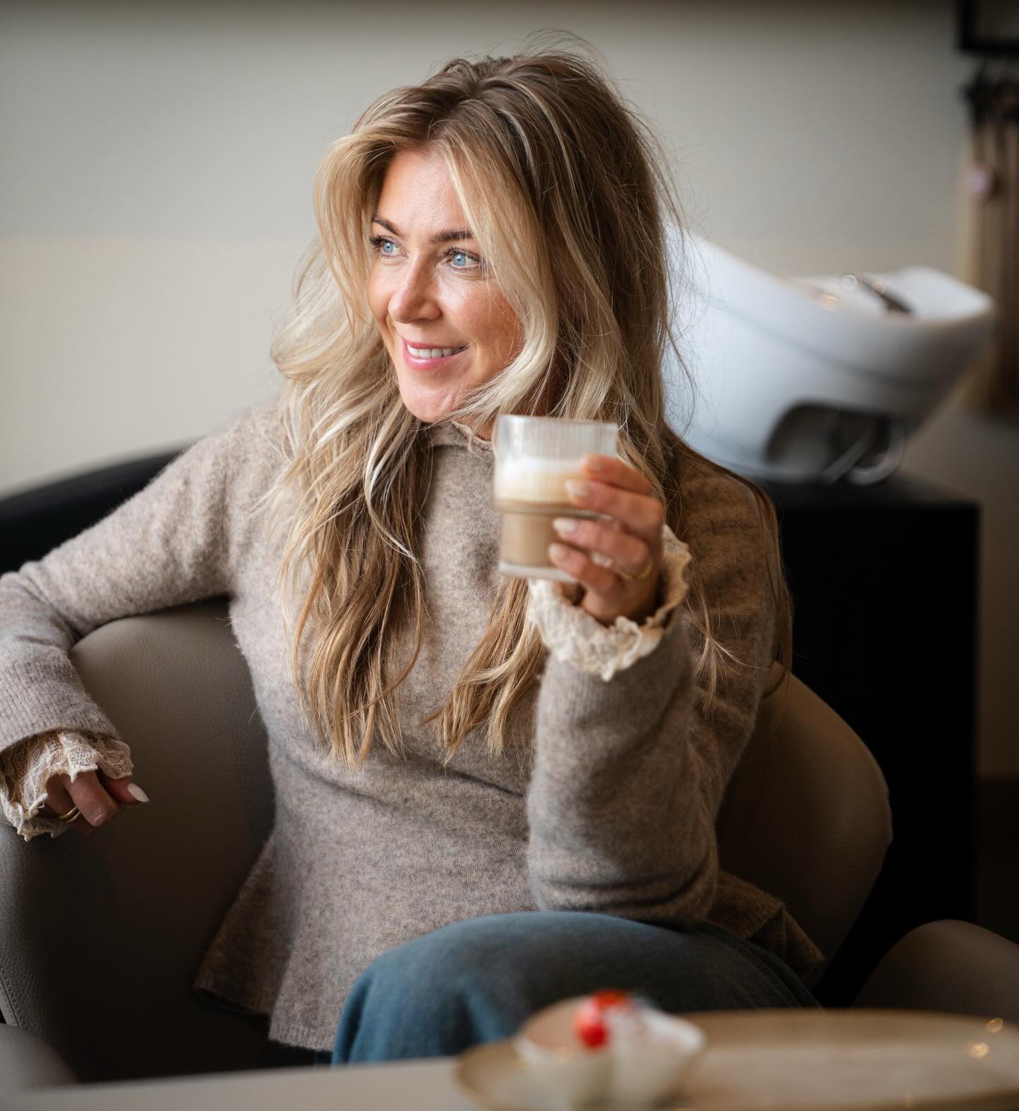 Een hele fijne kerst voor iedereen.🎄🤍
Dankjewel voor de gezelligheid, het vertrouwen en alle mooie momenten dit jaar.
Geniet van de feestdagen,
Liefs Valérie