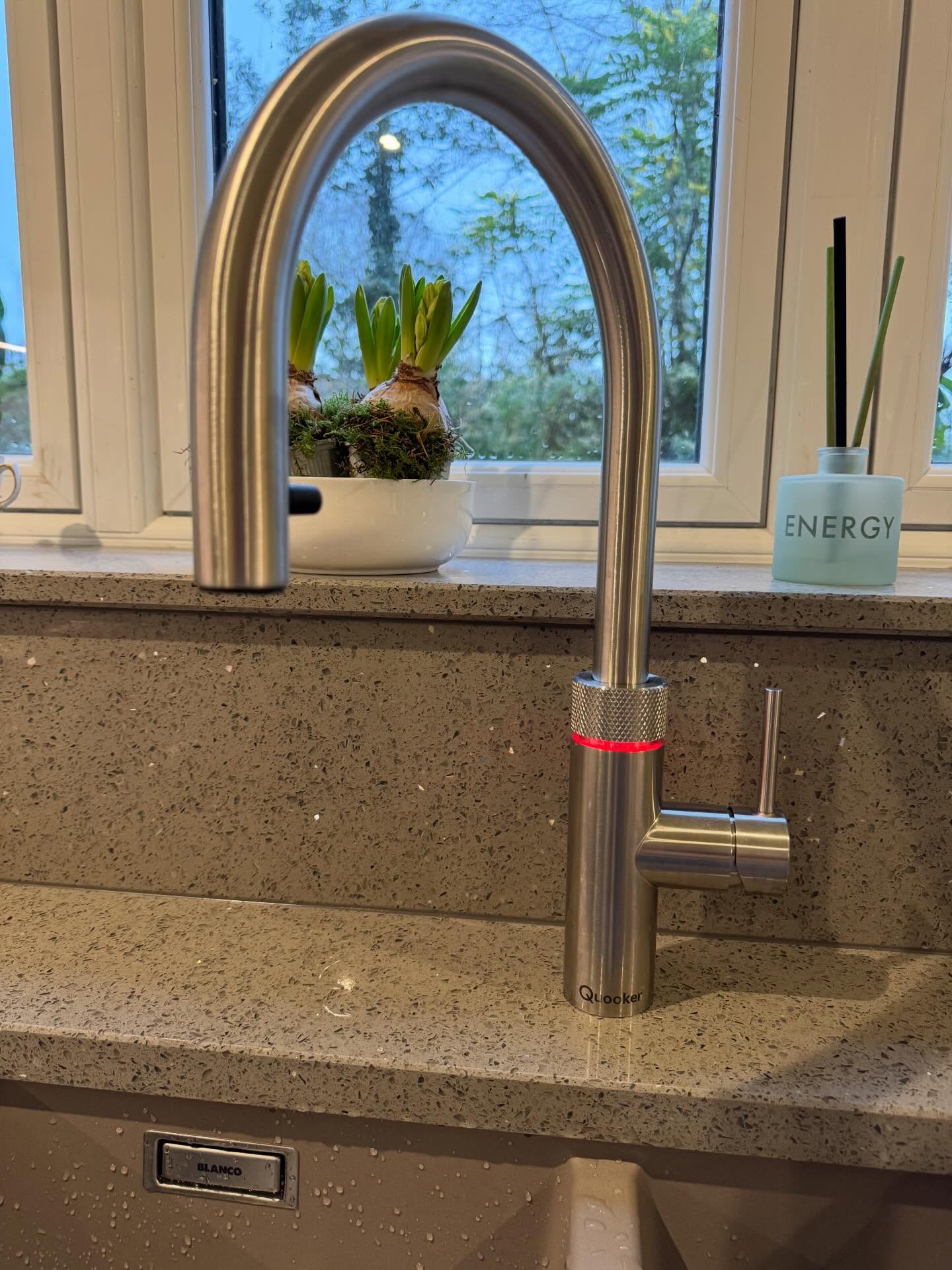 Quooker tap! 🚰
The ultimate kitchen game-changer.
100’C boiling, filtered, chilled, still and sparkling water.
Ditch the old tap and upgrade to Quooker without needing a new kitchen!
Ready to level up?
Contact us to find out more.
📞 07872969853
✉️ ashleyking@ashwood1.co.uk
#quooker #plumbing #ashwoodkitchens #coffee #boilingtap