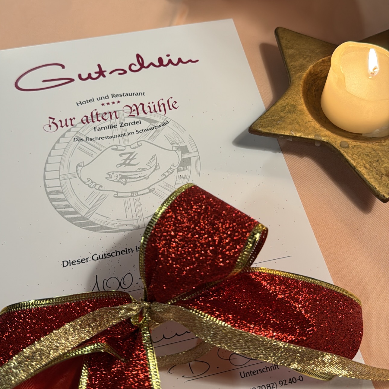 💝 Geschenkidee 💝
✨ Freude schenken war noch nie so schön.
Mit einem Wertgutschein für unser Restaurant oder unser Hotel verschenkt ihr Genuss, Erholung und besondere Momente.
Das perfekte Geschenk für alle, die euch am Herzen liegen. ❤️