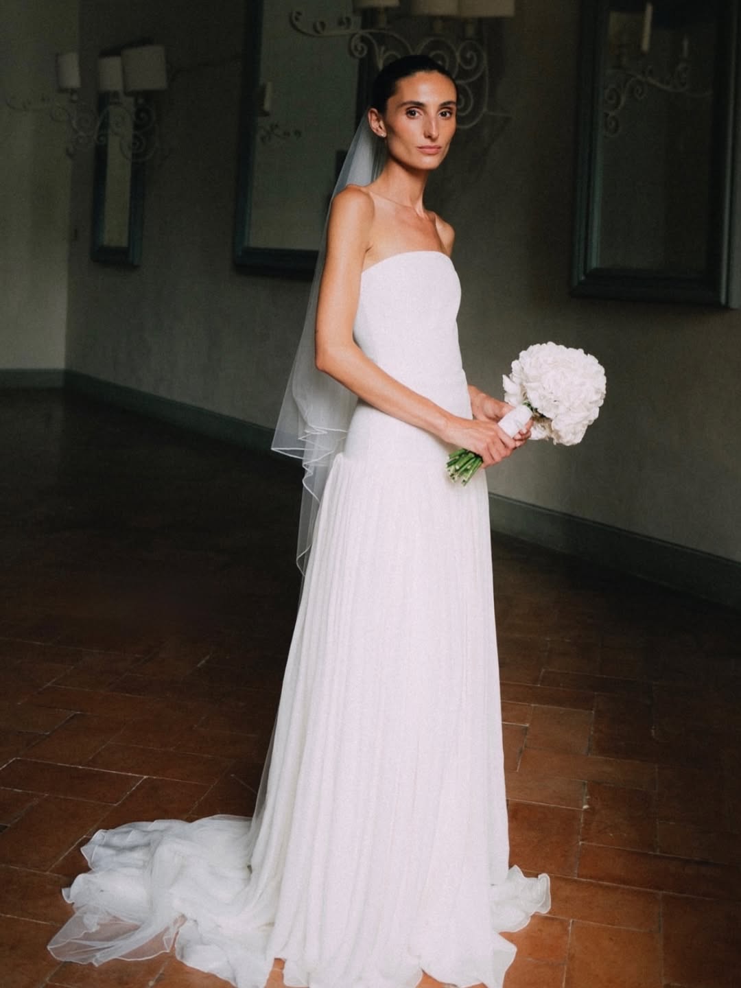 Timeless bridal makeup and hair for Kezia in the heart of Tuscany 🍃
Soft, effortless makeup paired with natural elegance — created for an intimate destination wedding surrounded by Tuscan hills, history, and light.
At BLBS Management, we specialize in luxury bridal makeup & hair in Tuscany, offering curated beauty experiences for modern brides who value refinement, balance, and authenticity.
Photography: @flaviafiengo_wedding
Venue: @villa_di_ulignano
Beauty team: @blbsmanagement
#destinationweddingtuscany #tuscanybridalmakeup #tuscanyweddingbeauty #villadiulignano #bridalmakeuptuscany