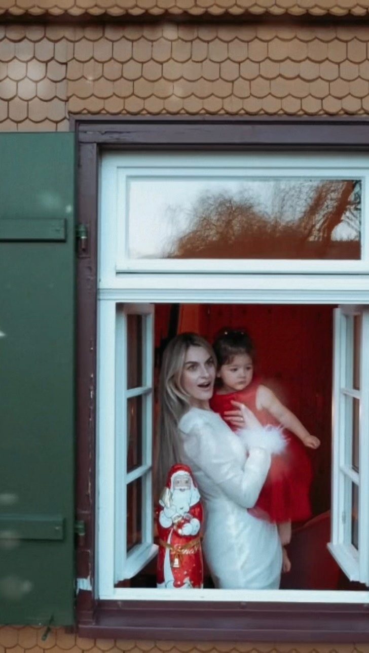 💝 Die schönste Zeit des Jahres 🌟
Wir freuen uns darauf, unsere Gäste über Weihnachten und Neujahr sowie in der besinnlichen Weihnachtszeit bei uns willkommen zu heißen.
Mit einem wundervollen Hotelaufenthalt, genussvollen Restaurantmomenten und köstlichem Essen möchten wir unvergessliche Erinnerungen schaffen.
Unser größtes Geschenk: ein Lächeln auf den Gesichtern unserer Gäste und eine rundum schöne Zeit bei uns. ✨
Wir freuen uns auf euch! 🎄🍴💫
#Weihnachtszeit #BesinnlicheMomente #HotelLiebe #RestaurantGenuss #Weihnachten Neujahr Genussmomente