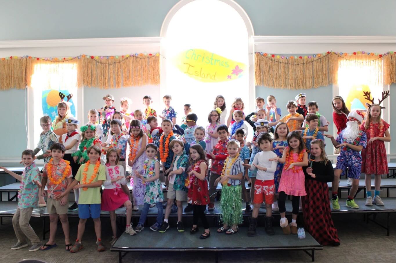 Our Lower School Christmas programs wrapped up last night, and we are officially feeling festive and full of holiday spirit ✨🎄
Thank you to all the families and friends who came out to celebrate and support our students—your presence made these performances extra special. A huge thank you as well to Mrs. Gomes and Mrs. McGoff for their hard work, creativity, and dedication in bringing these beautiful performances to life! Our students are lucky to have you❤
What a joyful way to kick off the season!