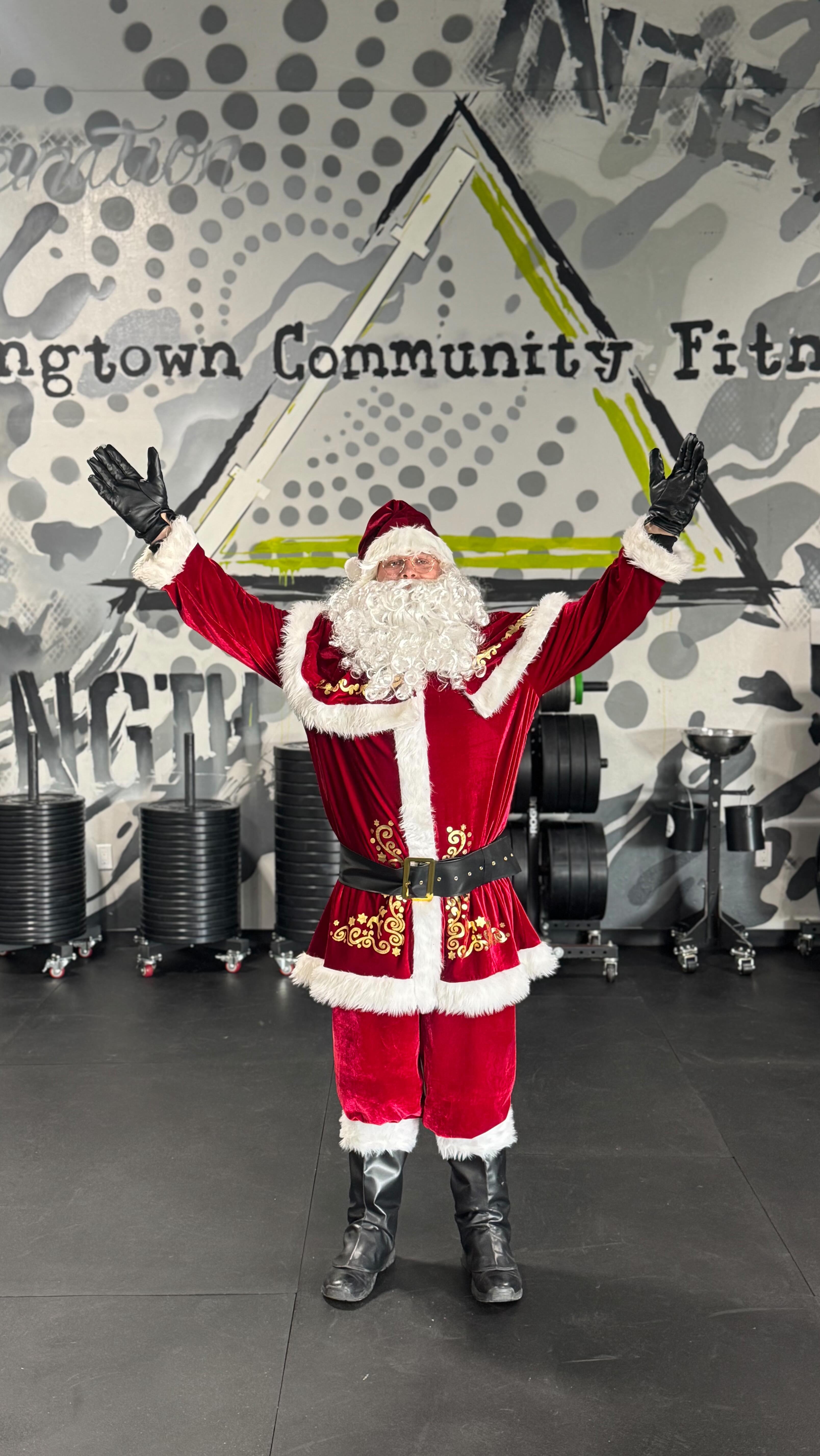 🎅 Christmas complete, the run was tight,
Before the Pole, one final fight.
Cookies earned the Hangtown way—
Lift, sweat, work… then sleigh away.
#merrychristmas #santa #workout #fitness