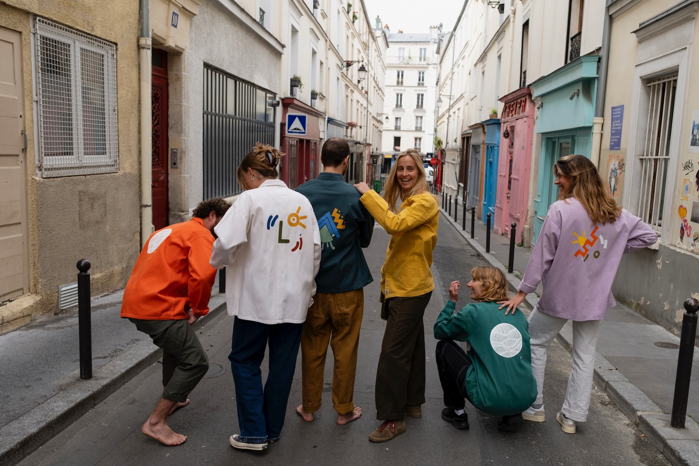 •Plus que quelques jours pour venir choper votre veste unique, unisexe, intemporelle et peinte à la main avec amour à Paris 🦋 !•
OÙ ?
📍43 rue Lepic 75018 jusqu’au 24 décembre matin.
HORAIRES ?
11h-20h
Sauf le 24 décembre !
Alors tu passes ?
#shooting #fashion #fashionweek #paris #ethique #modeéthique #bleudetravail #colors #handmade #custom #slowfashion #design #art #wip #workwear #madeinfrance #creatricefrancaise #ombeline___________