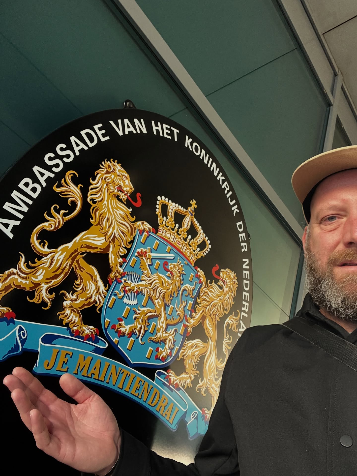 Nieuw, bijzonder brugje bouwen bij de Nederlandse Ambassade, gevestigd in Belgrado 🇷🇸🤝🇳🇱