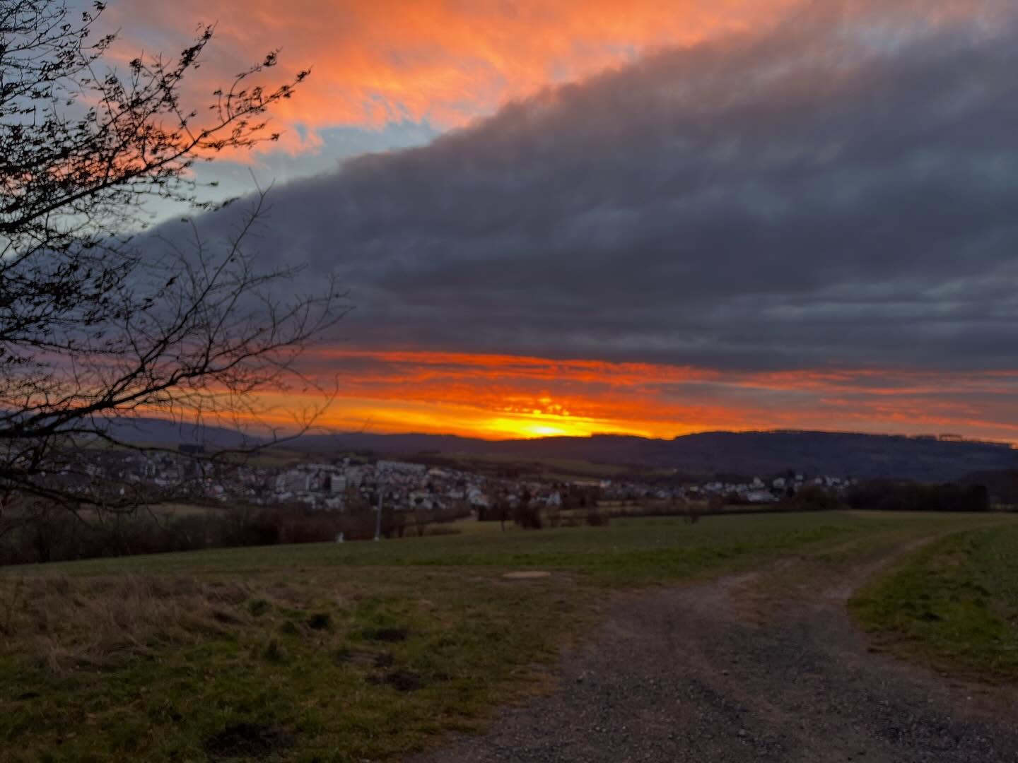 Guten Morgen, Neu-Anspach! #neuanspach #sonnenaufgang☀️ #gutenmorgen #landleben #taunus