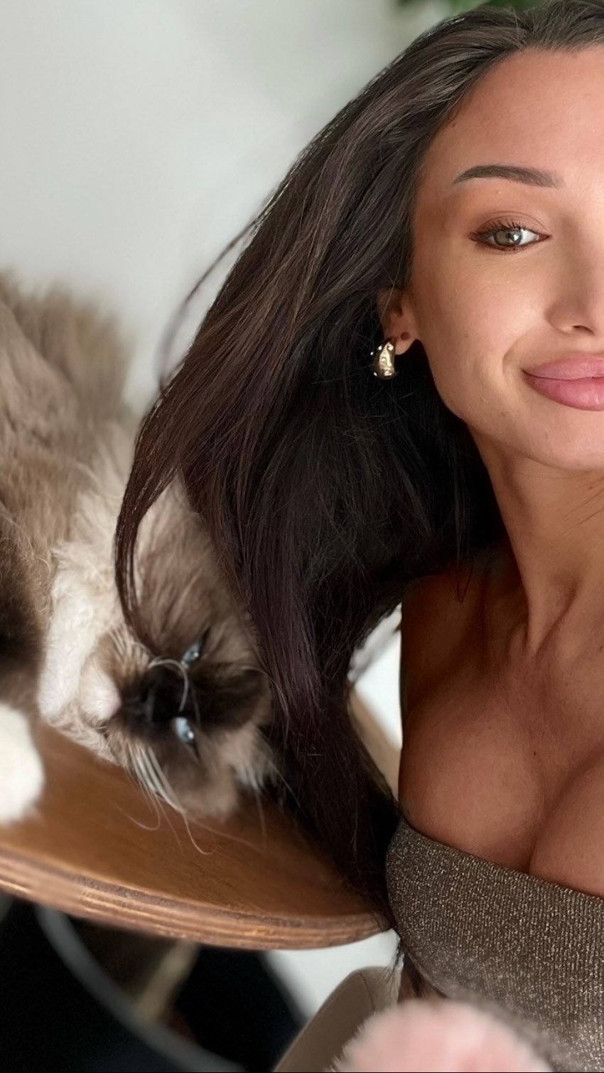 On déballe ensemble le magnifique canapé @sklum.welovedesign_fr 🤍
#sklum #architecture #interiordesign #design #delmey #architect