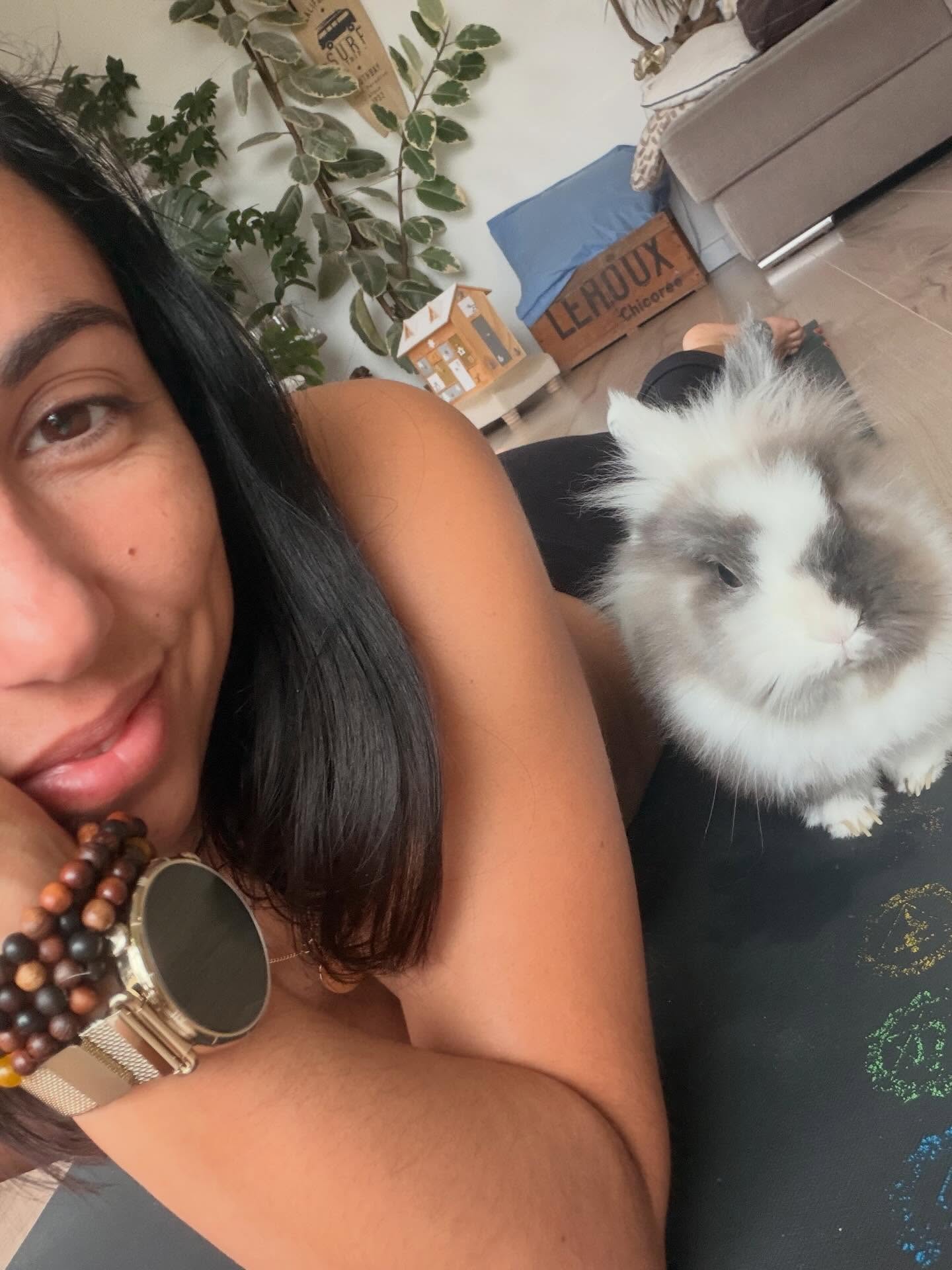 🤍. Petit réconfort post 108 salutations .🤍
Bonjour hiver et au revoir automne.
Merci pour tes cadeaux merci pour tes enseignements. Le retour de la lumière est là et me remplit de joie.
Très bel hiver à vous ❄️
…
..
.
..
…
#hiver #winter #yoga #108 #108sunsalutations