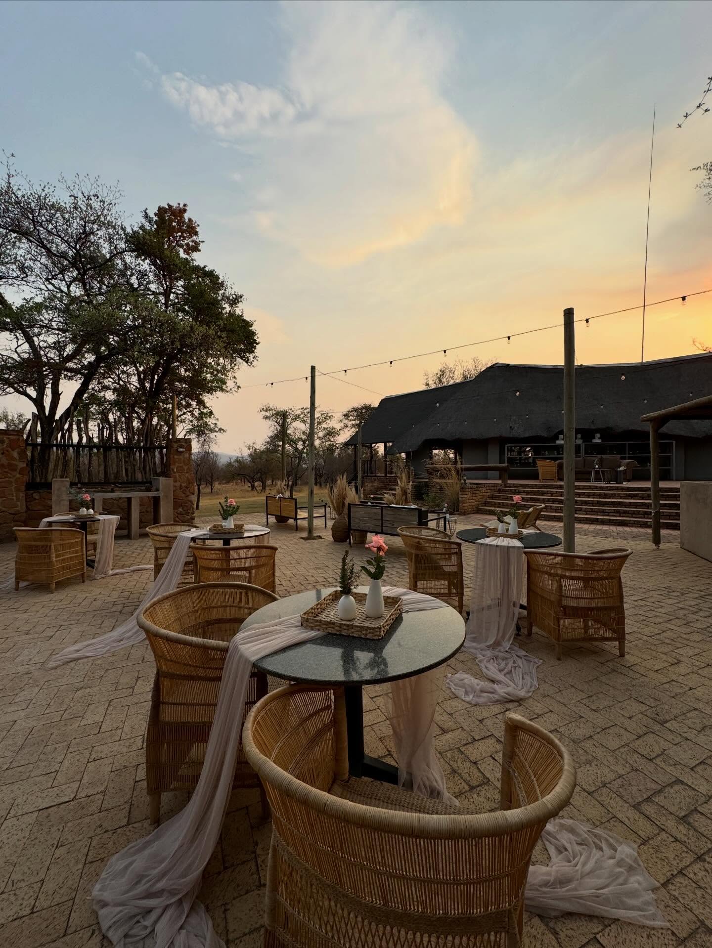 Weekends at Wildwood begin around the boma 🔥 ✨
A relaxed, fireside setting ideal for welcoming guests, hosting pre-wedding celebrations, or enjoying quality time before the big day.
It’s more than a space — it’s an experience.
visit our website for more info on www.wildwoodvenue.com
#WeddingVenue #BomaVibes #FridayEvenings #BushveldWedding #LimpopoWedding