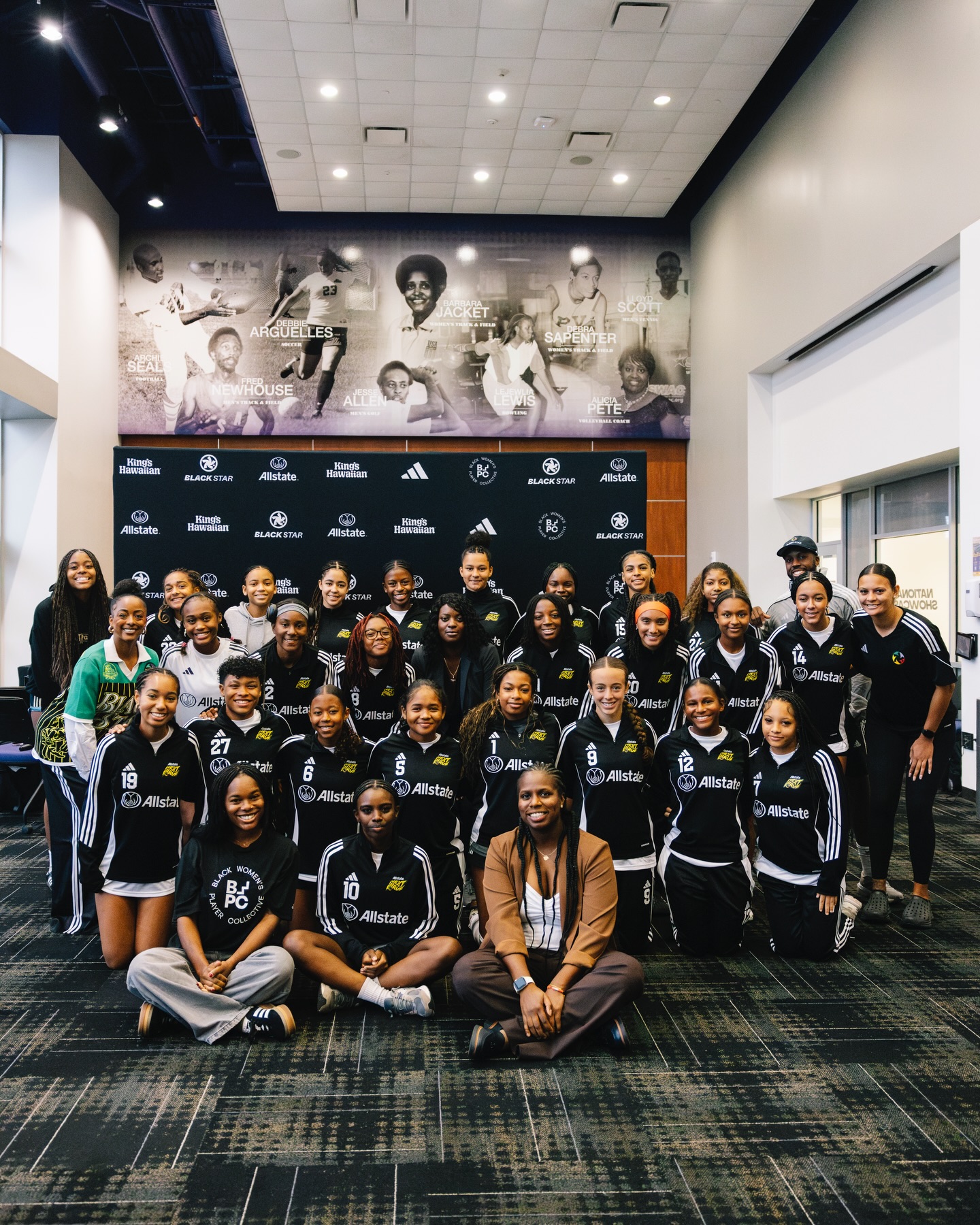 Listen and listen and learn. 🧏🏽♀️
Tremendously grateful to the women at the @blackwplayercollective for having come out yesterday to speak to the first ever class Black Star’s @allstate NextWave National Showcase.
#ElevateHer