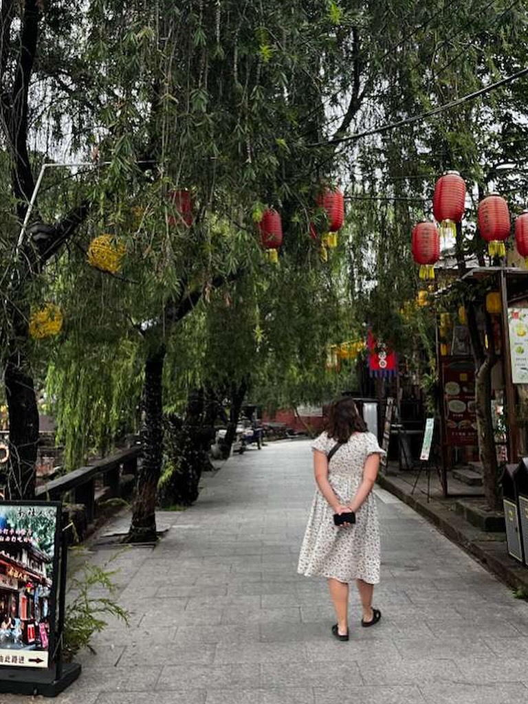 Some November memories 💜First time in China, completed my goal of one hike per week, exploring mountains, ancient villages, and the Jewish Refugee Museum in Shanghai ✡️
•
#musicianlife #katesonthemove #nycmusician #touringmusician #china #shanghai #huangshan #shenzhen
