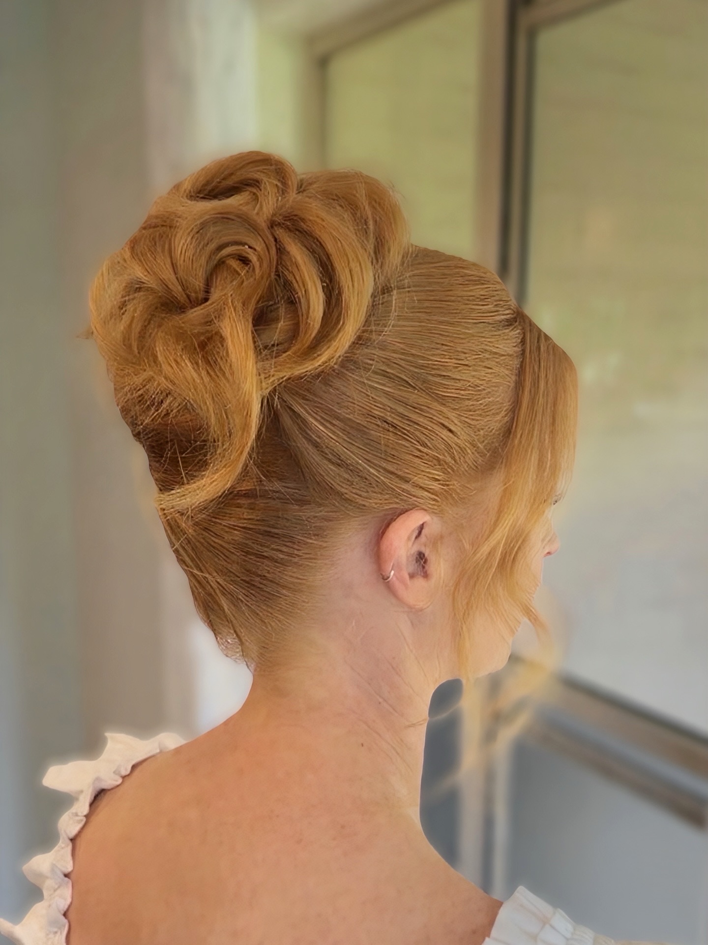 We’re a bit obsessed with the higher take on a popular style by the wonderful @bridalglowco LAUREN!
Lauren is a double threat! A wonderful makeup artist and talented hairstylist she’s got you covered. She’s always pretty busy for 2026 but get in touch ASAP if you’d like to see if she is free for your wedding in the Southern Highlands and surrounds x