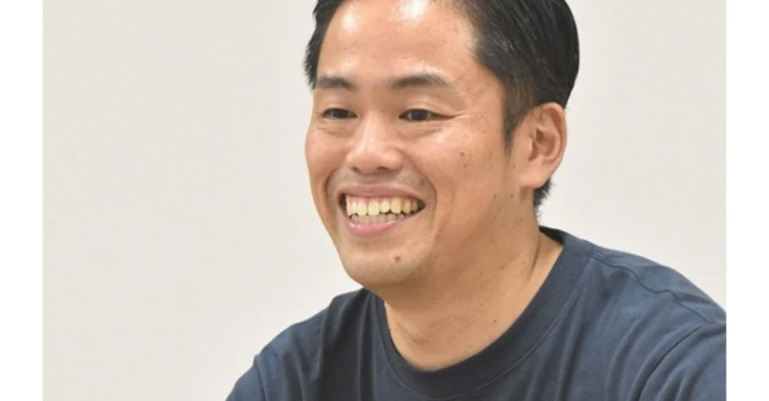 📢 12月の第84回龍馬村塾 📢
今回は湘南龍馬会🇯🇵がホストでの開催でした。
【20年の現場経験から語る】「虐待のない社会」への挑戦のお話で今回は 梛橋 雄一(なぎはし ゆういち) さんが登壇しました。
📅 開催日時
日程: 2025年12月14日(日)
日本時間: 21:00~22:30
タイ時間: 19:00~20:30
インド時間: 17:30~19:00
会費: 無料
会場: オンライン
✨ 講師紹介
梛橋 雄一(なぎはし ゆういち)氏
児童養護施設 統括主任(山形県山形市出身)
児童養護施設 聖母愛児園
https://www.kanaloco.jp/news/life/article-1101951.html#google_vignette
昨今、子ども達を取り巻く環境として、【いじめ】や【虐待】【孤立】が大きな問題とされております。
2024年の小中高生の自殺者数ば、年間500人を超えました。虐待の保護数は、平成2年と令和2年を比較すると200倍です。少子高齢化、子どもの出生率は下がっているのに対して、こどもの深刻な問題は増え続けております。
この課題に対して、真剣に向き合い行動する必要があります。先ずは、現場の声を聞いてください。20年間児童養護施設の職員を務める講師【梛橋さん】の貴重なお話しを聞ける貴重に機会となりました。
椰橋先生ご講演ありがとうございました。
辛い思いをしている方(お子さま)がいましたら保育園の先生、学校の先生、児童相談所にSOSを出しましょう。
皆さんができる支援はお子さま達が好きなものを購入するために児童養護施設へ直接の寄付だそうです。
是非、皆さま次回の龍馬村塾1月予定、参加のほど宜しくお願い致します。
#湘南龍馬会
#タイ龍馬会
#インド龍馬会
#椰橋雄一
#定例会
#龍馬村塾
#自忘他利
#自忘他利の精神
