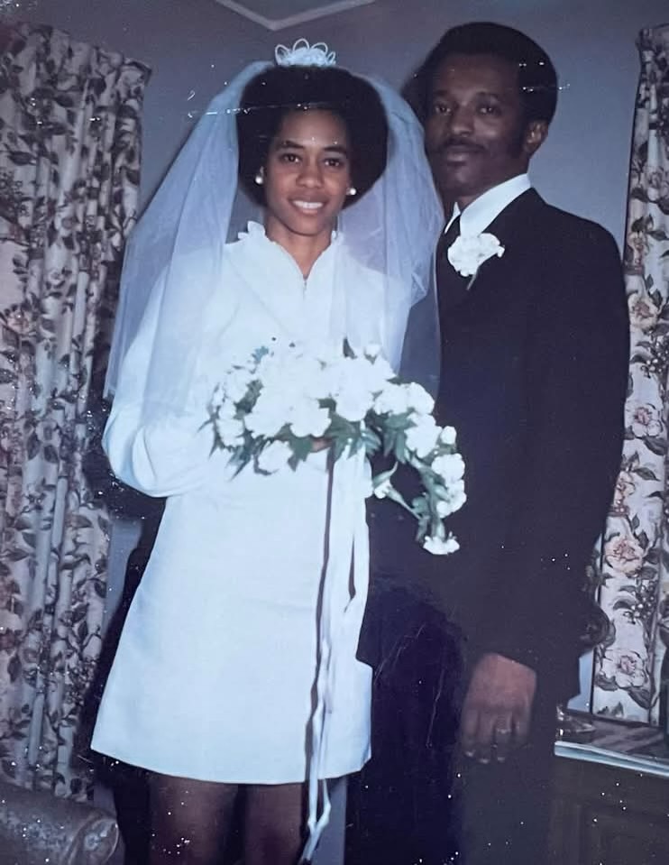 Happy Thanksgiving from my family to yours. This one was a blessing for the books! My rents, my cousins, mi famila ❤️🦃🥰