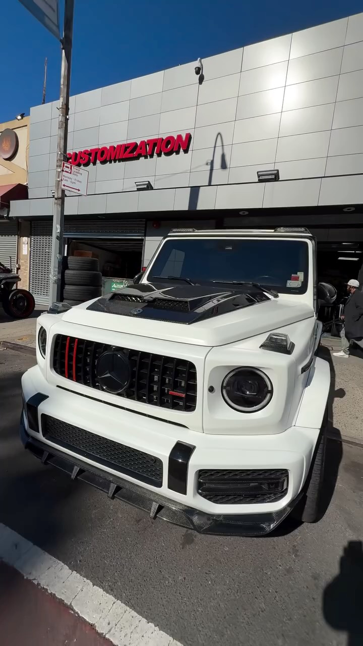 G63 carbon package X stealth white ppf X russian exhaust X motor steps X starlight 💫 X performance package X night package ect..🤍❤️🖤#autosportsbx #newyork #custom #mercedes
