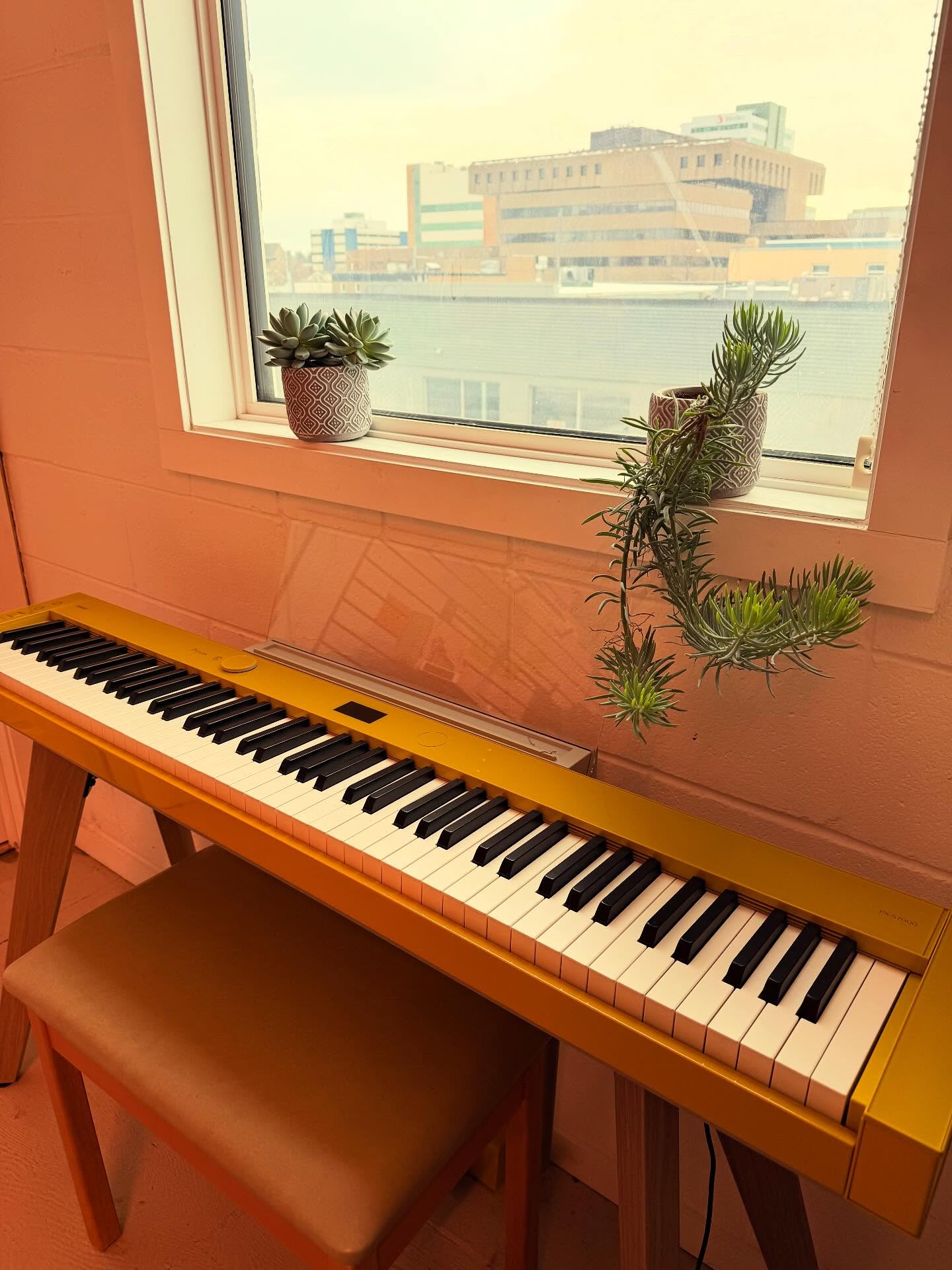 Looking for a stylish home piano? Check out the Casio Privia PX-S7000 in a beautiful Harmonios Mustard finish! Available at GB Music & Sound, Canada’s destination for gear.