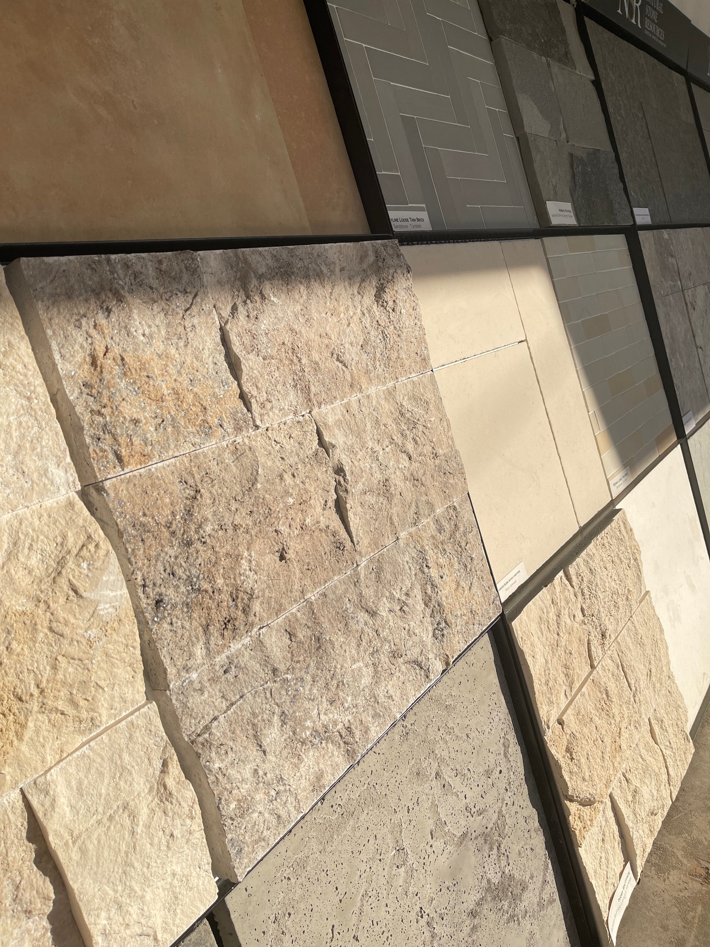 H A R D S C A P E
Did you know we sell hardscaping/outdoor materials?
Our "Outdoor Gallery" showcases ledger panels, loose pebbles, porcelain & natural stone pavers & more!
#Hardscape #outdoordesign #stone