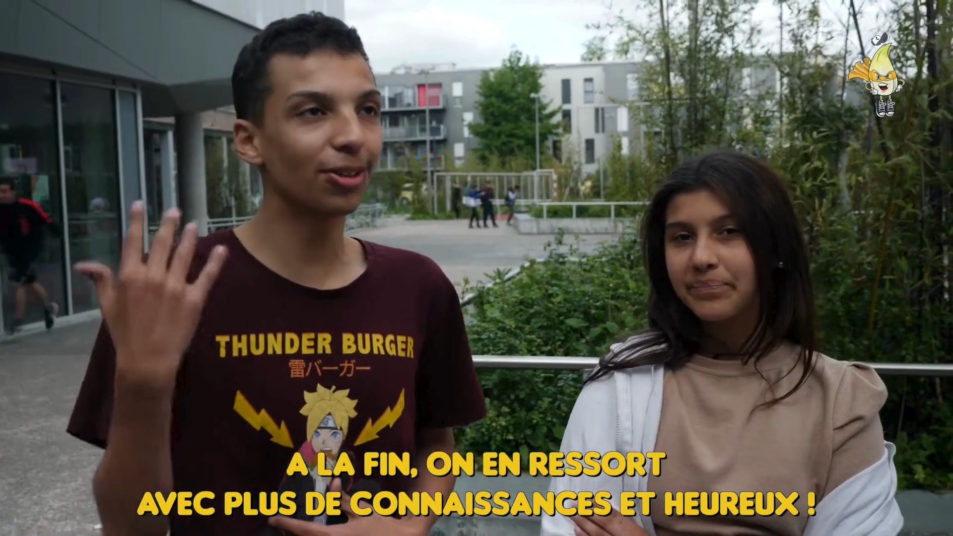 Tu te rappelles du Chicon avec @hubert_motte et @quent.lepoutre ?
Cette série de vidéos où on allait à la rencontre de personnes engagées de plein de manières différentes sur tout le territoire.
Comme quand on est allés à la rencontre de @toi.demain pour découvrir leur projet pour les jeunes !
Ça fait toujours du bien de voir ce qui existe, ceux qui se mobilisent pour un territoire plus joyeux, et surtout qui prennent plaisir à le faire !
Alors venez, on prend une dose d'inspi et d'optimisme en revisionnant tous les épisodes du Chicon tous ensemble 🎉
Rendez-vous le 16 décembre à Altercité, à 18h30 juste après l'After school family café 🎞️
Viens avec ton plaid, on prépare les pop-corn ! 🍿
Comme d'habitude, l'évènement est offert 😉
Inscris-toi via notre agenda en bio !