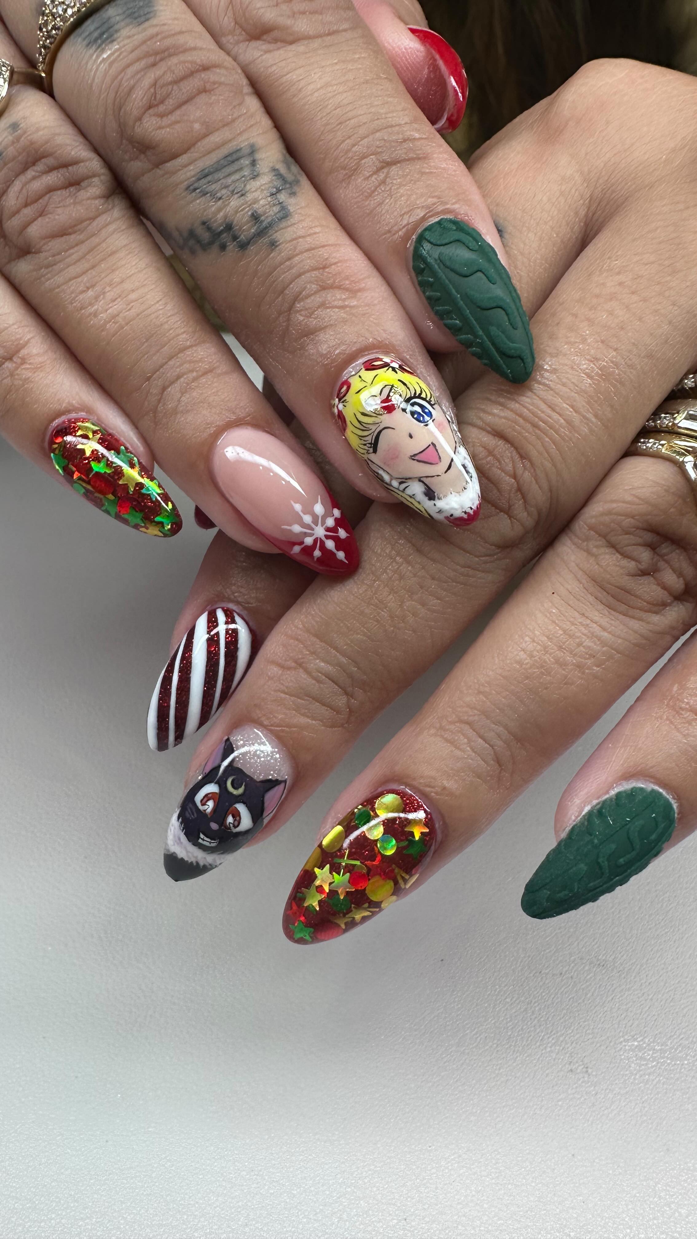 Fighting evil by moonlight, serving holiday nails by daylight 🎀✨
@coutureclawshawaii
#sailormoon #sailormoonnails #holidaynails #christmasnails #sailormoonchristmasnails #bigislandnails #konanails #hawaiinails #konanailsalon #bigislandnailsalon #trendingnails