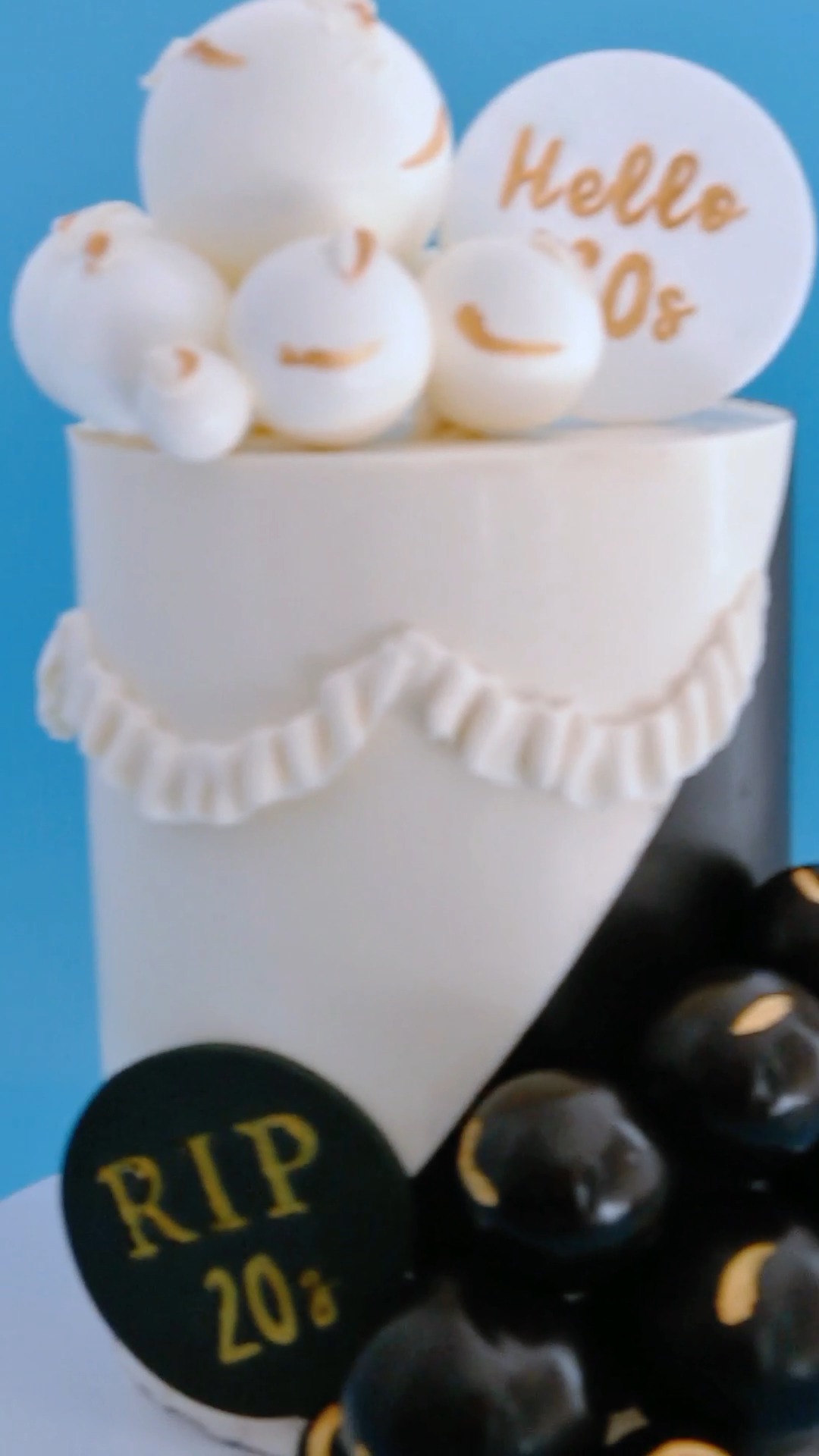 RIP 20s. Hello 30. Hello cake 💜
#FullFatBaking #CustomCakesPaphos #30thBirthday #GanacheCake