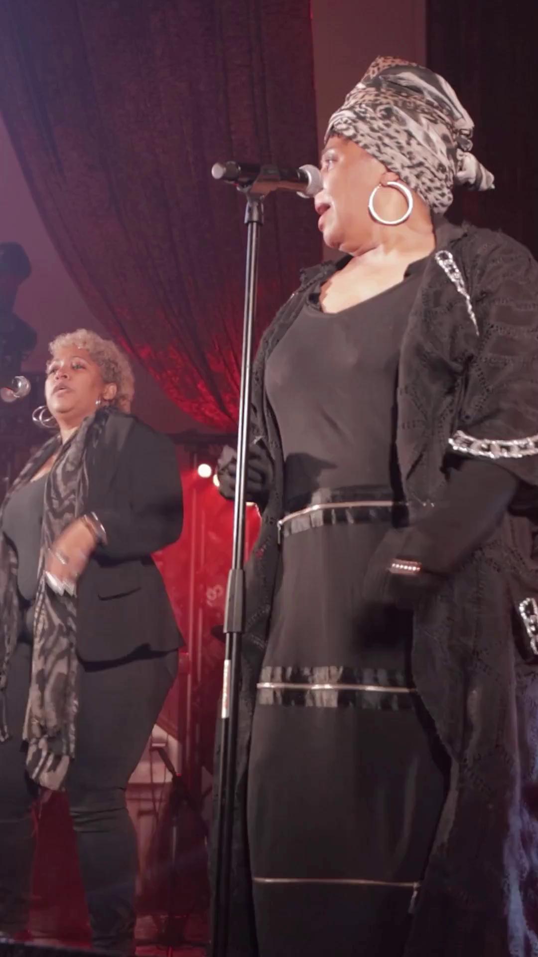 Montréal, préparez-vous pour un Brunch Gospel rempli d’âme et d’émotions! Michelle Sweeney vous offre une performance exceptionnelle au Balcon, le 27 décembre à 12h30. Venez vivre un moment inspirant, une ambiance vibrante et un délicieux brunch au cœur de la ville.
🎟 Billets : lebalcon.ca
Montreal, get ready for a soul-shaking Brunch Gospel! Michelle Sweeney is bringing her powerful voice to Le Balcon on December 27th at 12:30 PM. Come enjoy an uplifting show, vibrant energy, and a delicious brunch in the heart of the city.
🎟 Tickets: lebalcon.ca
#LeBalconMTL #BrunchGospel #MichelleSweeney #MTLEvents #MontrealBrunch