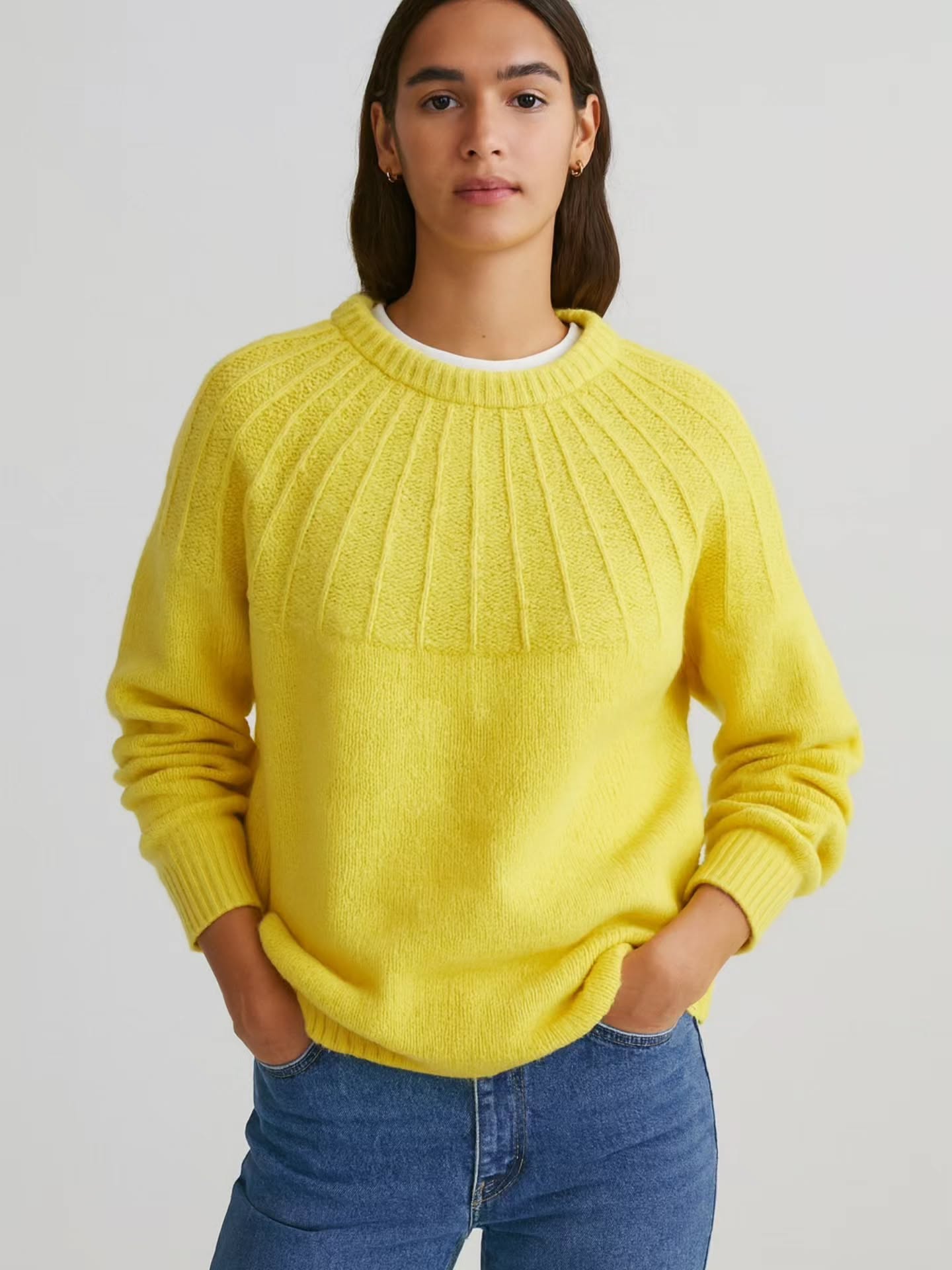 Yellow Zara Knit Sweater
Shoulder: 16 inches
Bust: 38 inches
Sleeve Length: 20 inches
Length: 22 inches
Material: Soft knit
Condition: Excellent
Key Features:
💛Vibrant yellow color with a very cute round-neck design
💛Perfect for a cheerful and cozy winter look
Price - 699 inr (inclusive of shipping charges)
DM to Book!