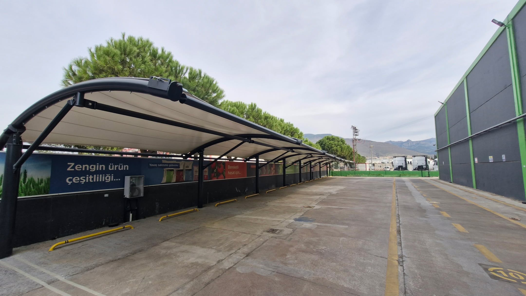 ALİAĞA GÜBRETAŞ FABRİKA OTOPARK ÖRTÜ; İZMİR_TÜRKİYE
ALIAĞA GUBRETAS FACTORY PARKING LOT CANOPY; IZMIR_TURKIYE
( Gölgemizdesin 🥰 - Under our Shade 🥰 ) #autopark #shading #asmagermemembran #tensilefabric #tekstilmimarisi #textilearchitecture #mimaritekstil #hibritsistemçözümü #hybridsystemsolution #tasarımvemühendislik #designandengineering #imalatveuygulama #manufacturingandapplication #hightechtensilefabric #meshcephe #meshfacade #carpark #hotel #tensile #fabric #canopy #HTTF #sporyapıları #sportfacilities