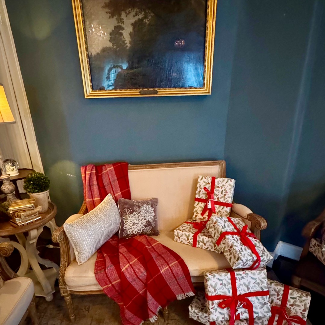 WINTER WARMTH
Cozy and Christmas party ready...
Looks like some folks made the "nice list"
#winter #entertaining #holiday #warmth #cozy #historicvenue #specialevents #corporateparties #weddings #celebrations #more #hiddengem #edgewoodclub #edgewood #pittsburgh