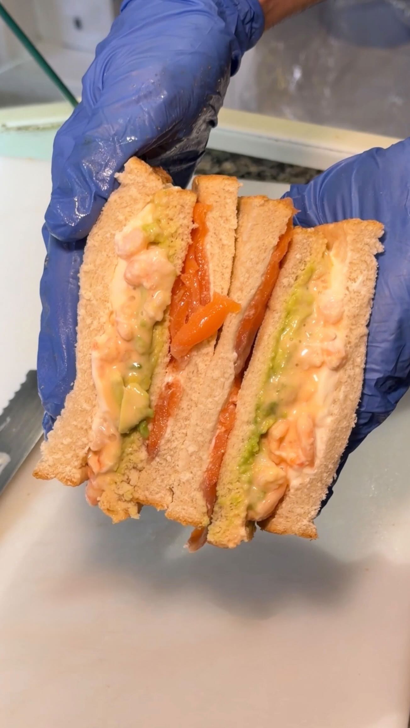We have the perfect sandwich for seafood lovers 🦐🍤
Pacific Heights: a delicious mix of smoked salmon, prawns in Marie Rose, avocado & mayo!
Have you tried it yet? 🥪💛
#hitchineats #chillibhitchin #hitchincafe #seafoodsandwich #brunchinhitchin #chillibs #hertfordshireeats #pacificheights