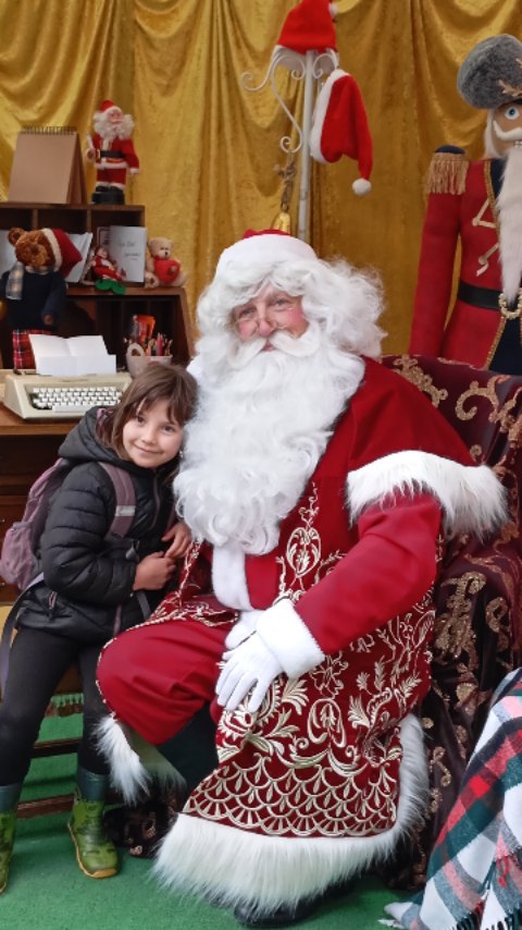 El Pare Noel és bondat absoluta! I avui els infants i families de @elvendrell_cat han pogut gaudir-ne en persona!
#viuelvendrell #comerçelvendrell
#decoraciodenadal #elfos #papanoel