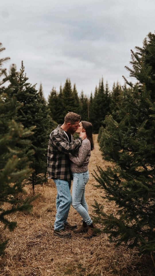 🌲 Christmas Tree Farm Minis 🌲
Last chance for minis Dec 13 - This Saturday! Join me at @lohifarm for some cozy, festive family fun.
There is limited spots available - tap the link in my bio to book yourself in before they're gone!