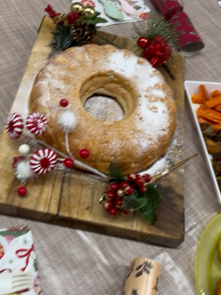 ✨ Christmas dinner at nursery today! Our little ones enjoyed a cosy festive feast… and of course, pulled Christmas crackers! Lots of giggles, surprises and happy faces all around 🎄💫