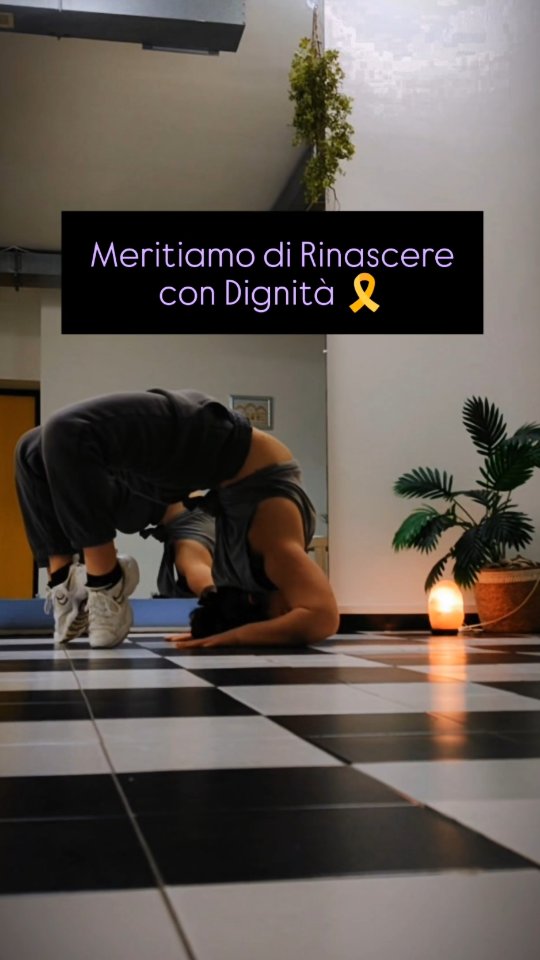 🎗️𝑶𝒈𝒏𝒖𝒏𝒂 𝒅𝒊 𝒏𝒐𝒊 𝒈𝒖𝒆𝒓𝒓𝒊𝒆𝒓𝒆
merita di vivere la propria vita
con dignità, rispetto
e una validazione adeguata e precoce
delle proprie patologie.
❤️🔥Non siamo esagerate.
Non siamo fragili.
Non siamo “troppo”.
❤️🩹Siamo corpi che cercano ascolto.
Menti che meritano credibilità.
Donne che non dovrebbero lottare anche per essere credute.
💜Disequilibrium nasce da qui.
Dal diritto di esistere senza doversi giustificare.
Dal trovare equilibrio proprio dentro ciò che è stato definito “sbagliato”.
🫂Se questo messaggio ti attraversa,
salvalo.
Se conosci una guerriera silenziosa,
condividilo.
E se senti che è il momento
di essere vista davvero,
scrivimi.
🦋Non sei sola🦋
AkaliDisequilibrium NutriamociDiVita Disequilibrium ResilienzaFemminile PedagogiaDelMovimento Endometriosi Vulvodinia Fibromialgia NevralgiaDelPudendo Allenamento Pilates Mobilità PavimentoPelvico NutrizioneEquilibrata Rinascita