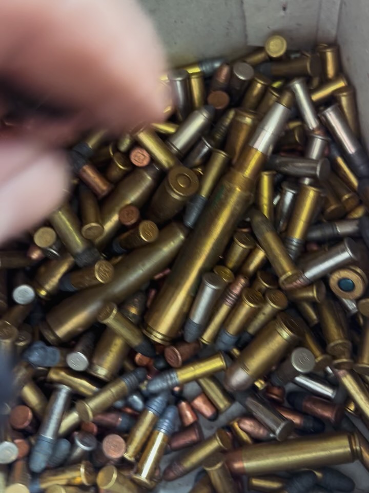 Wenn das kein Zeichen ist! Es wird Zeit eine 7x64 zu Bauen. Wer ist dabei? ⚜️ Se questo non è un segno! È ora di costruire una 7x64. Chi ci sta? #armeriagrigioni